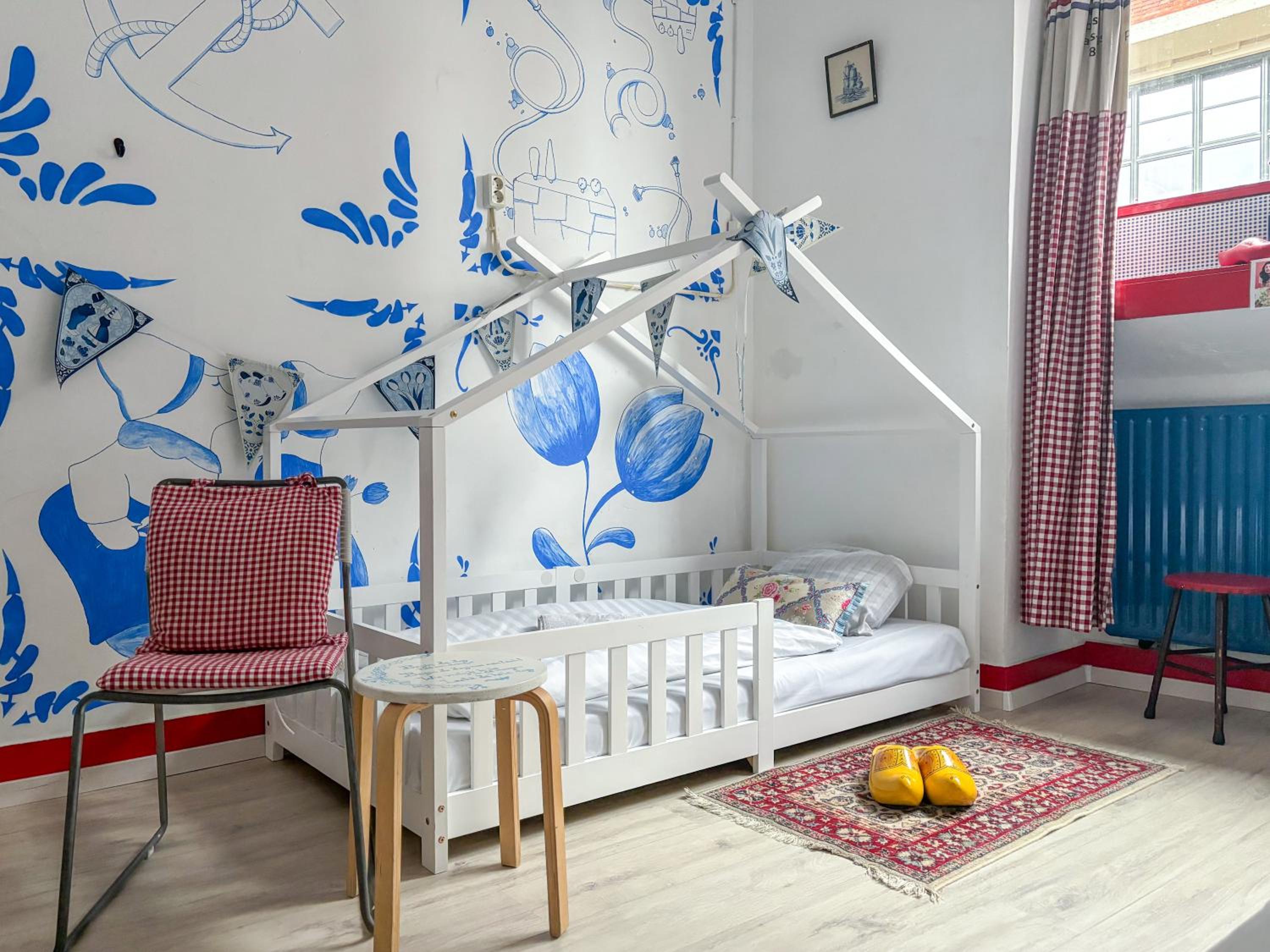 Family Double Room with Boxbed and Shared Bathroom photo 1