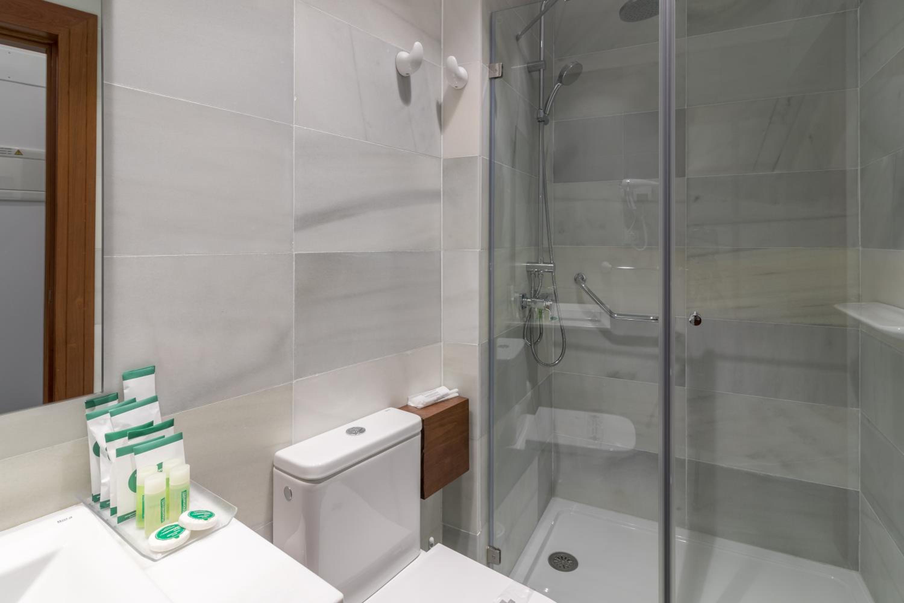 Standard Twin Room with Sea View
