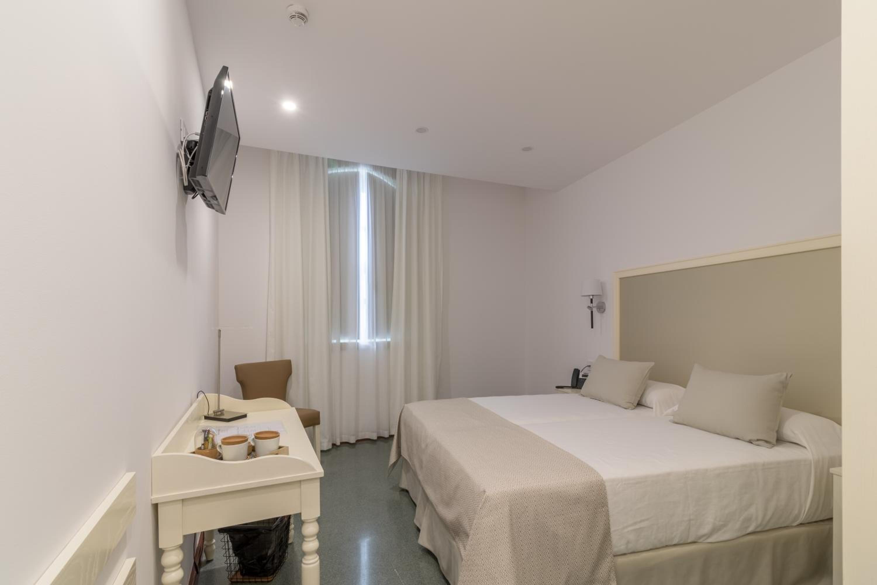 Standard Twin Room with Sea View