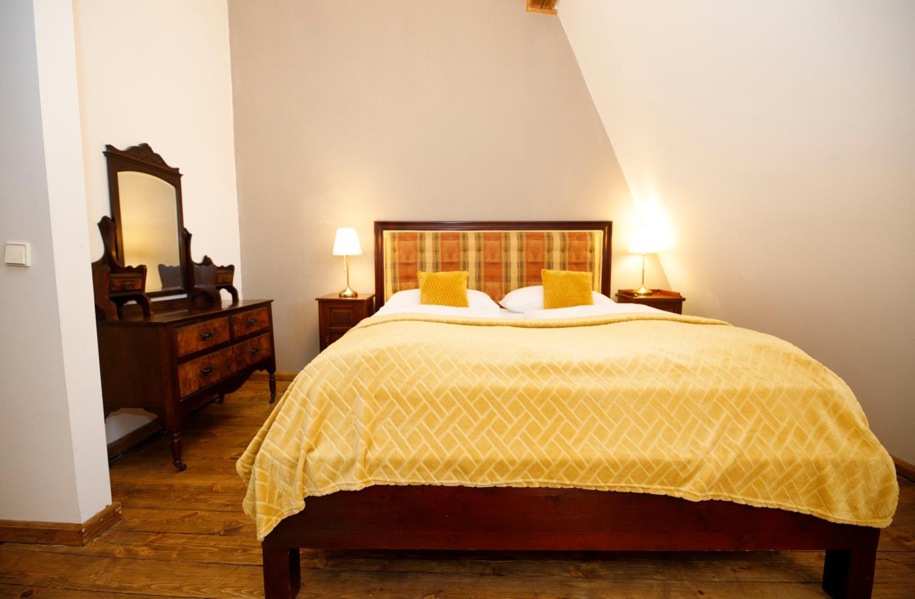 Deluxe Two-Bedrooms Apartment with Fireplace photo 3