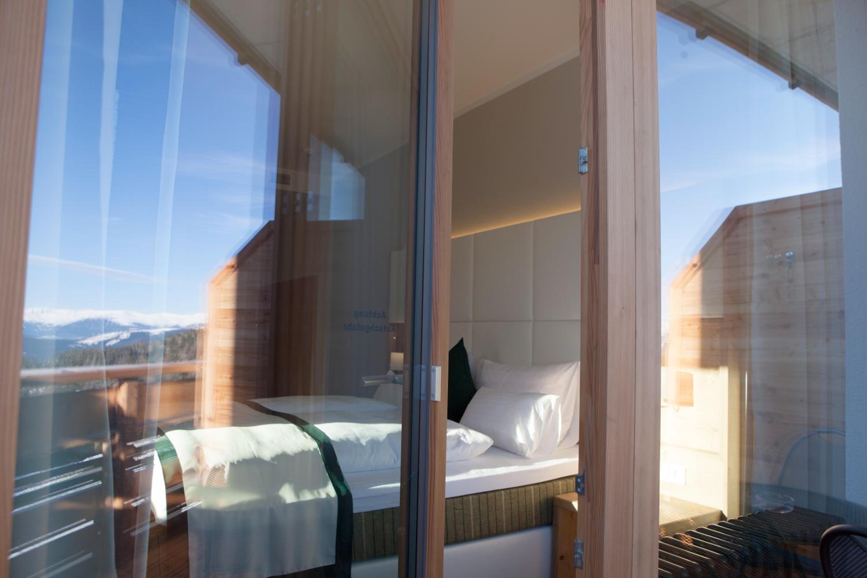 Deluxe Double Room - Photo 9