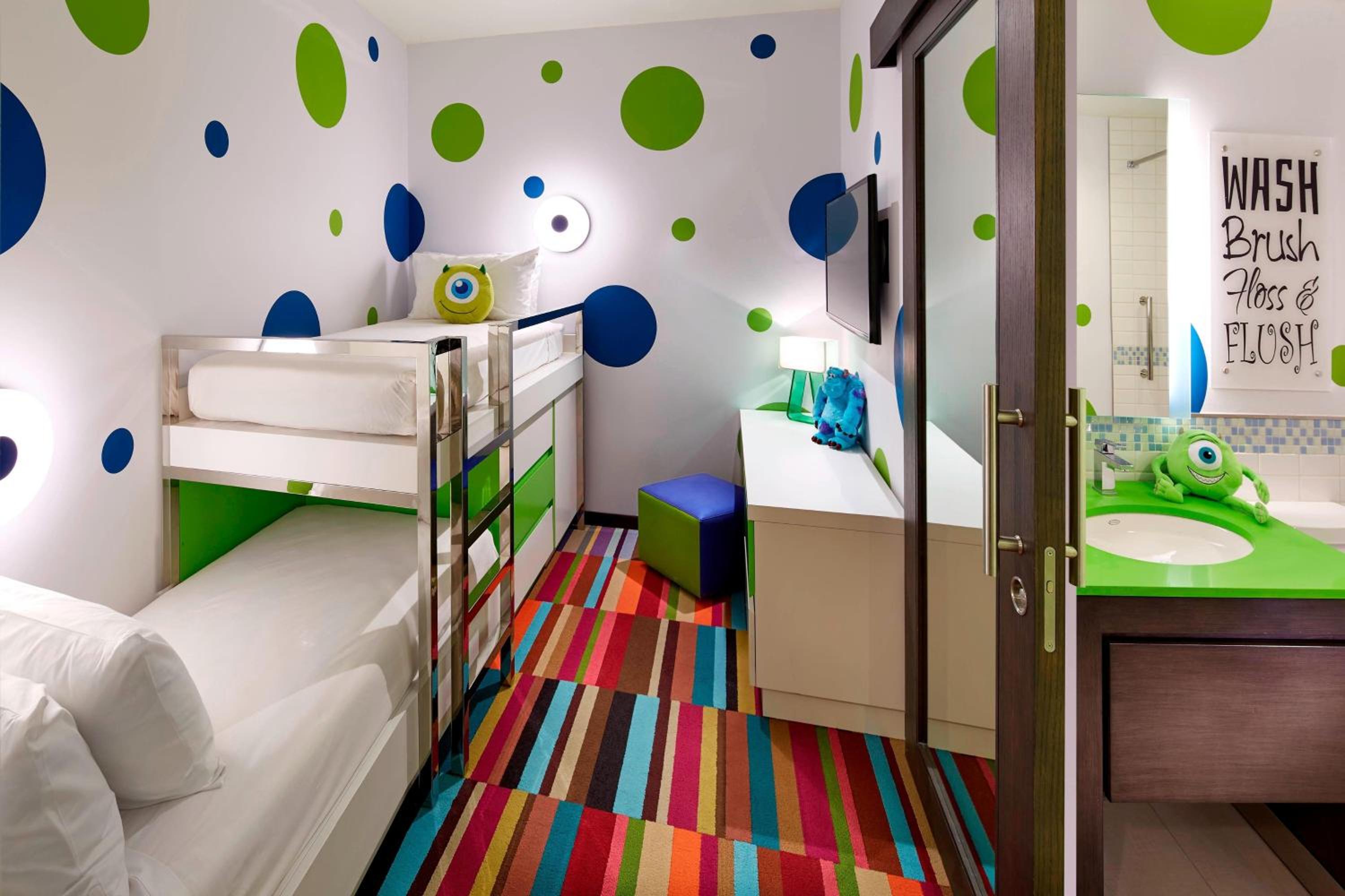 Two Bedroom 2 Queens & 2 Bunk Beds Suite with Sofa Bed - Photo 1