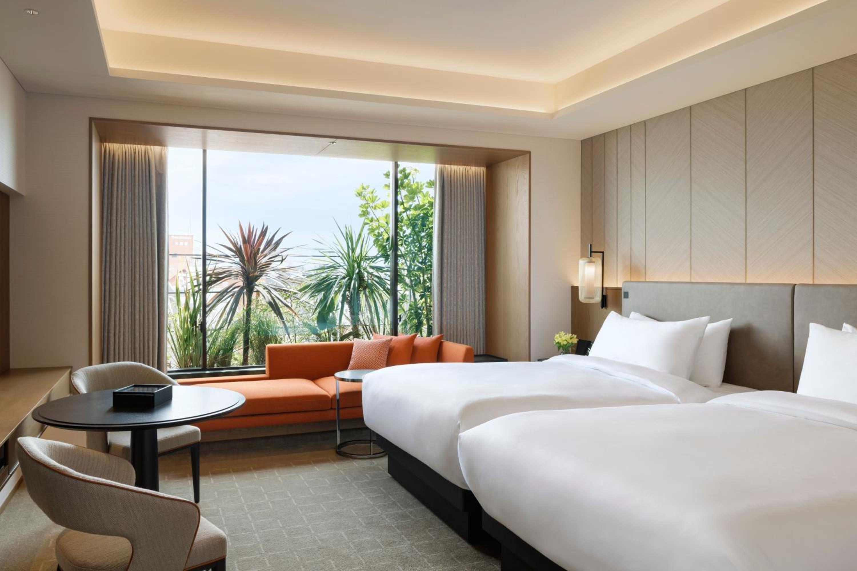 Euphoria Deluxe Twin Room with City View - Photo 4
