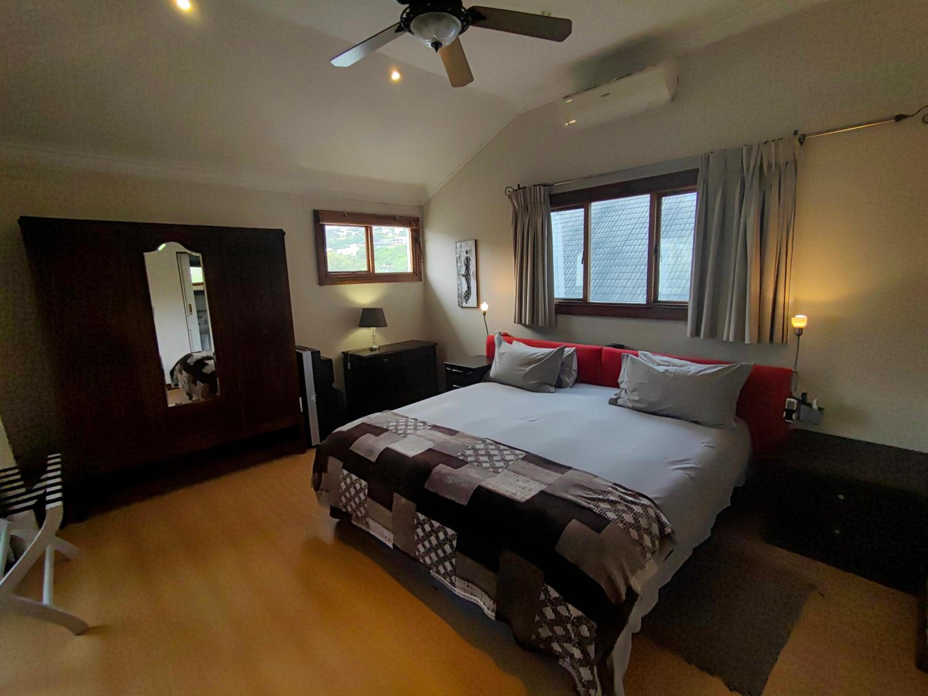 King Suite with Balcony - Photo 7