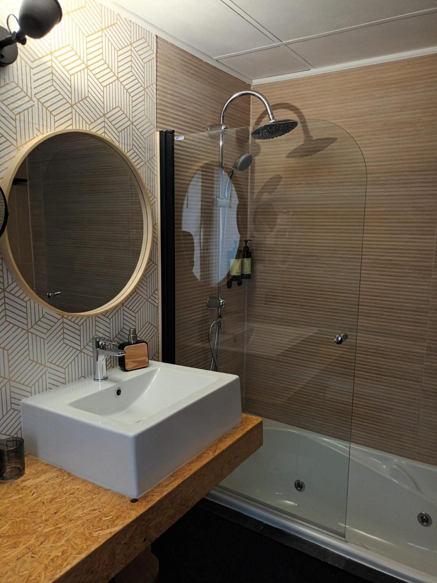 Deluxe Double or Twin Room - Photo 4