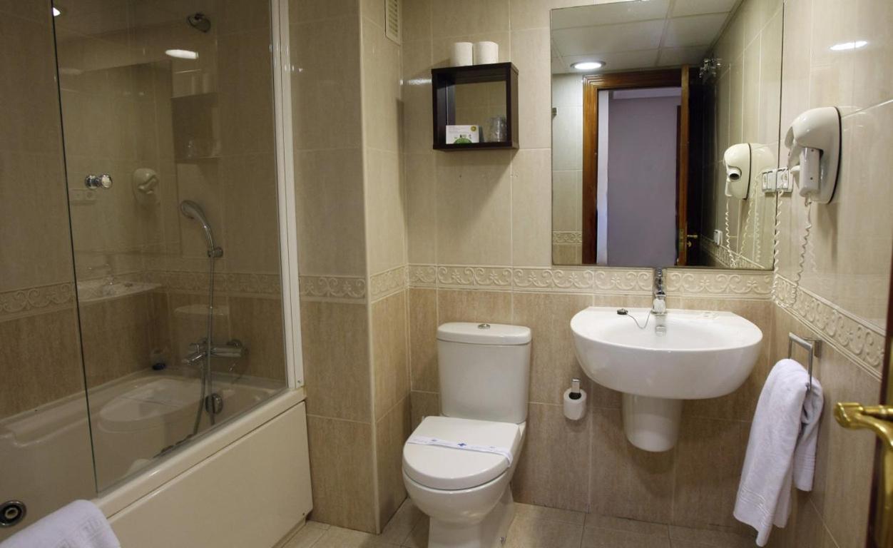 1 Bedroom Apartment (2 Adults) - Photo 16
