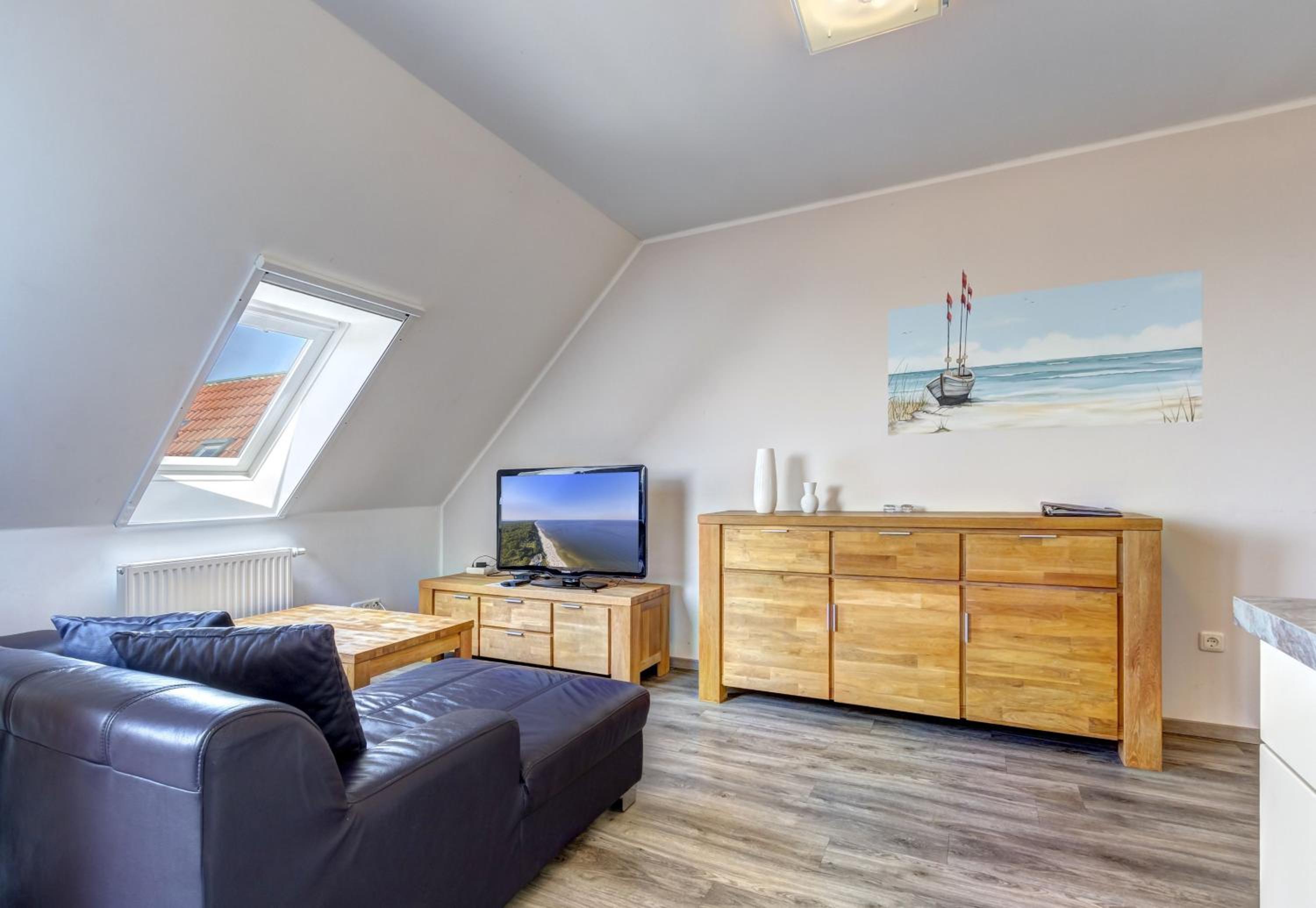 One-Bedroom Apartment with Lake View photo 2