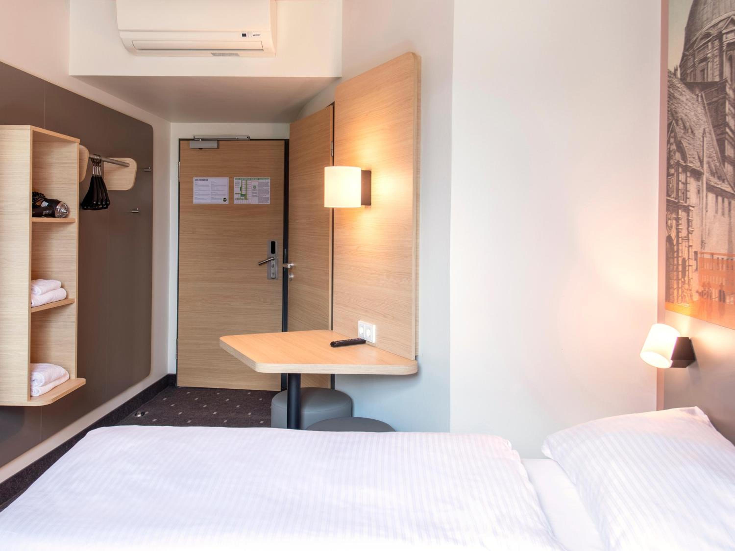 Twin Room - Photo 2