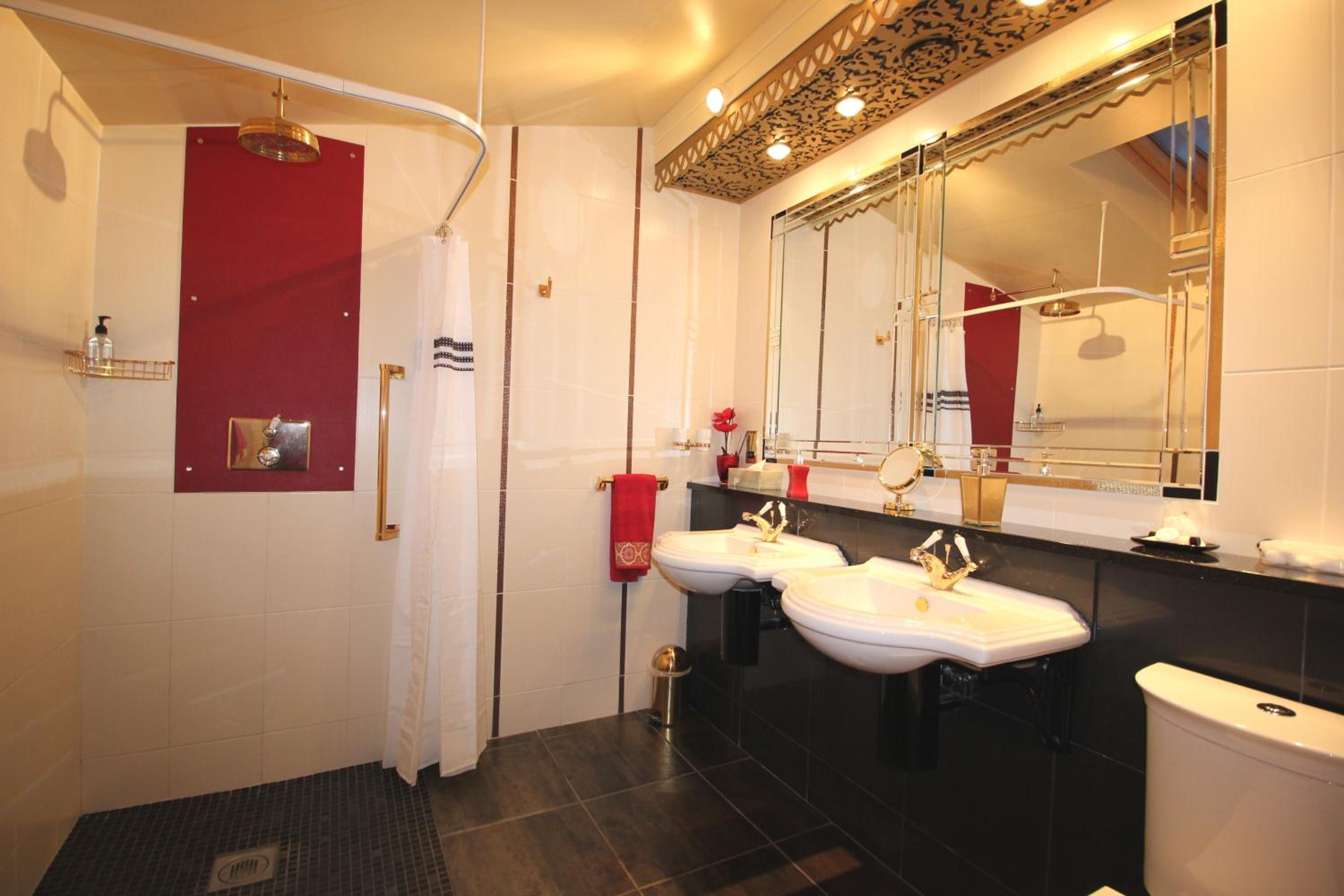 Large Double Room - Photo 2