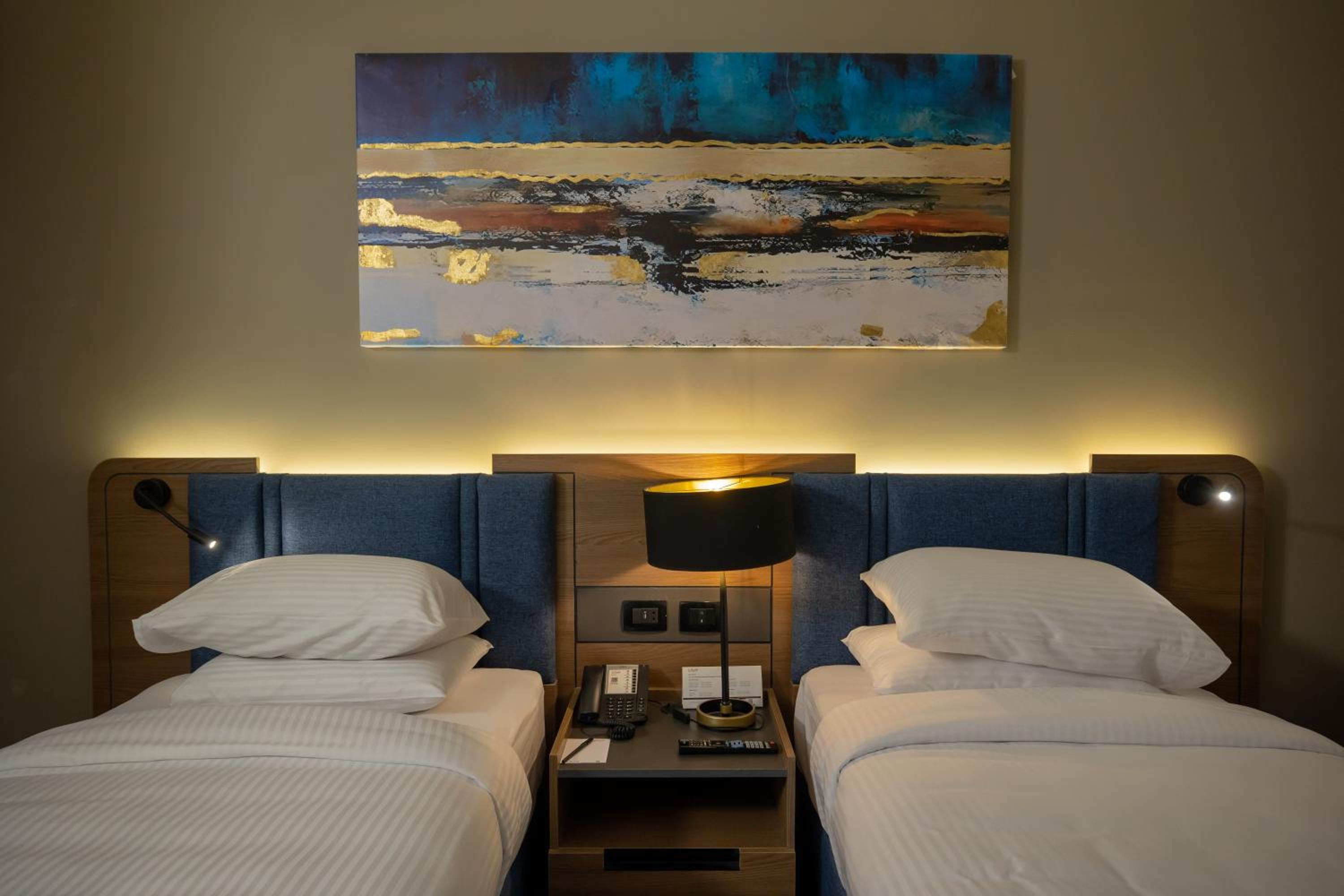 Premium Twin Room With 24/7 Butler Lounge Access - Photo 9
