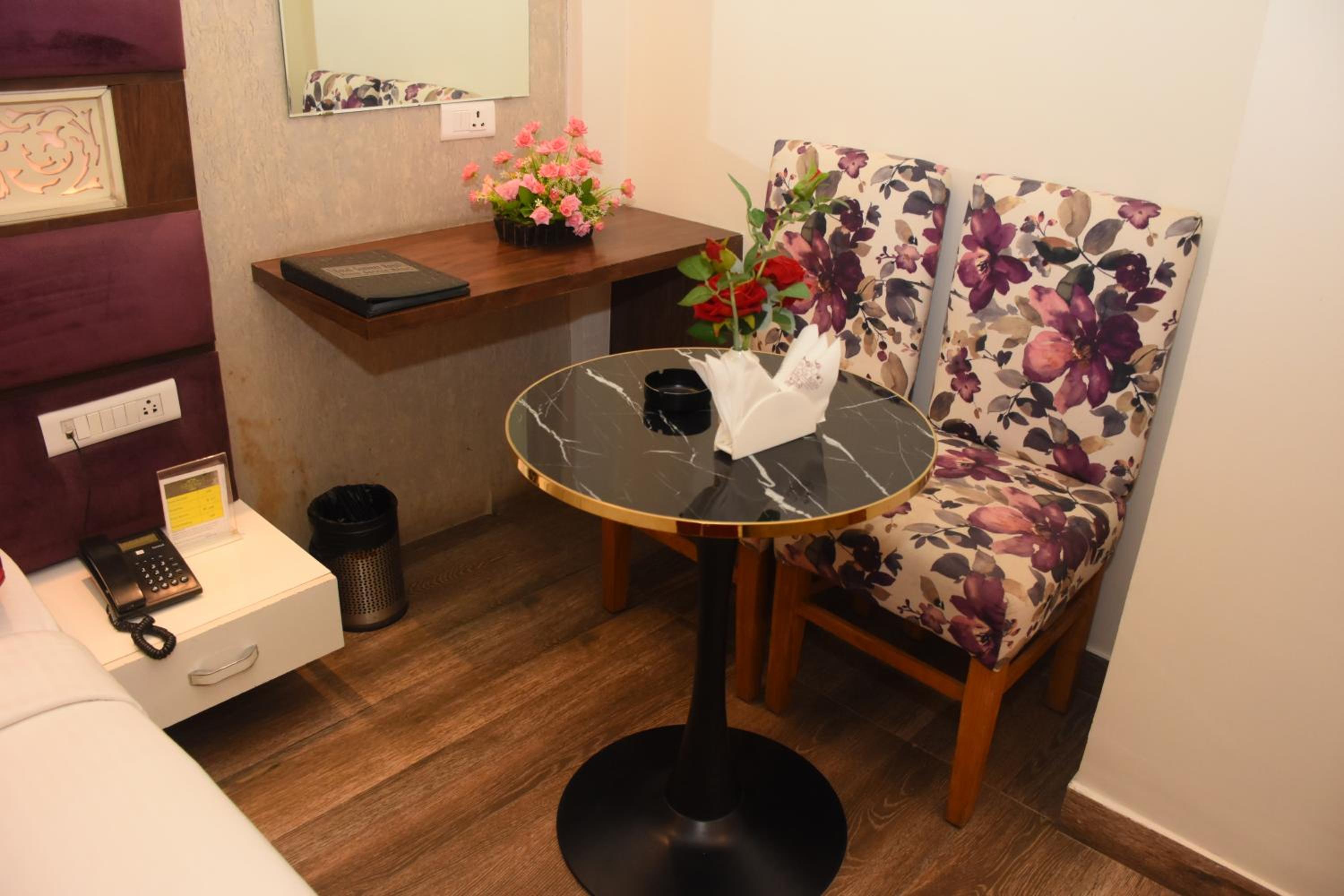 Deluxe Room - Photo 5
