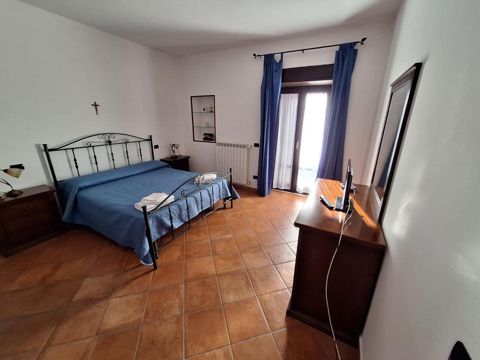 Double Room with Balcony (2 Adults + 1 Child) photo 2