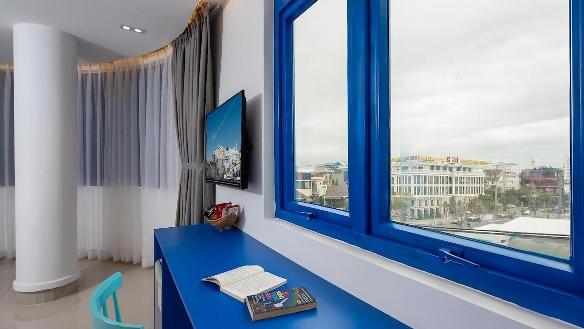 Deluxe Double Room with Side Sea View - Photo 9