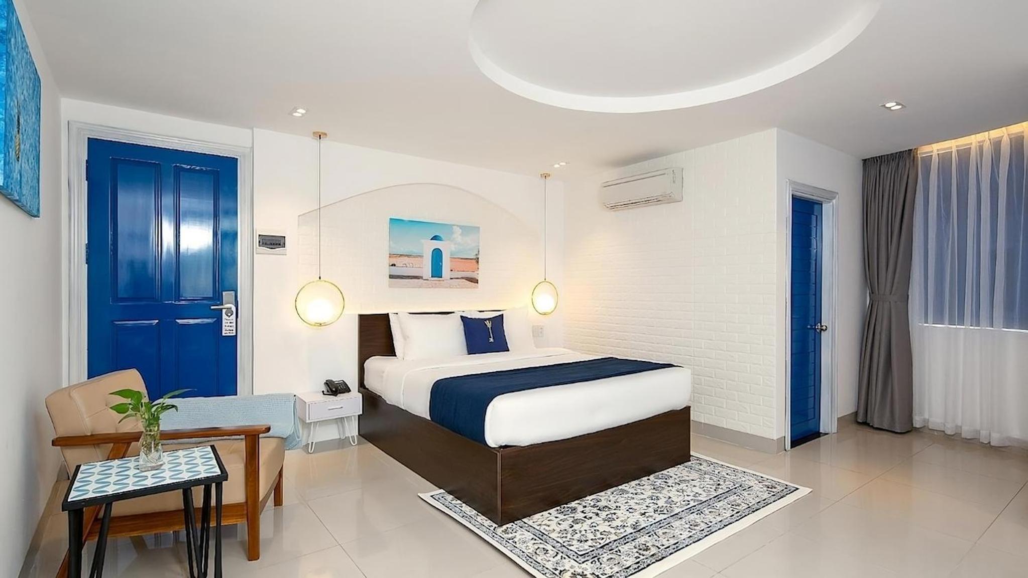 Deluxe Double Room with Side Sea View - Photo 10