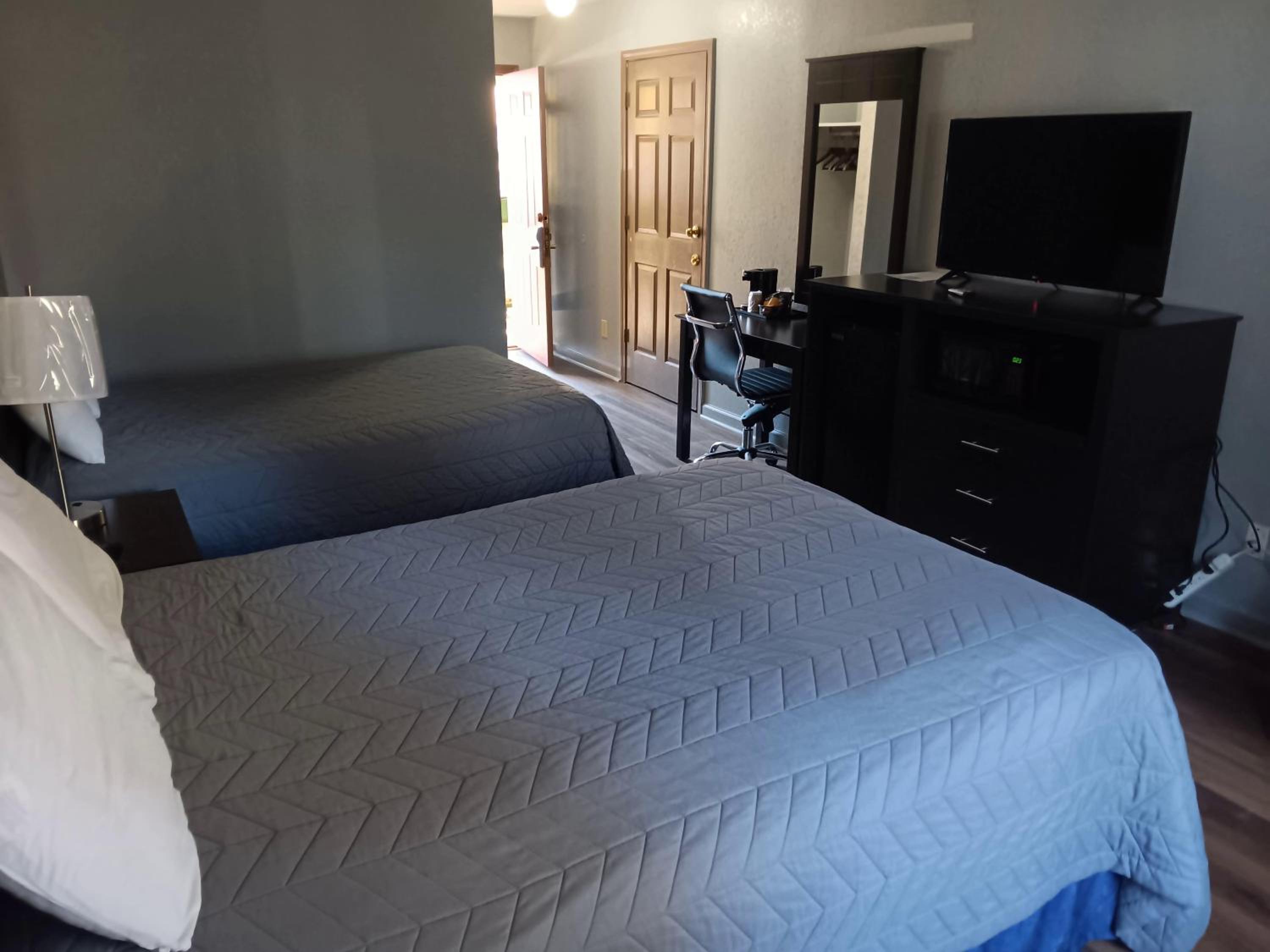 Double Room With Two Double Beds - Non-Smoking photo 2