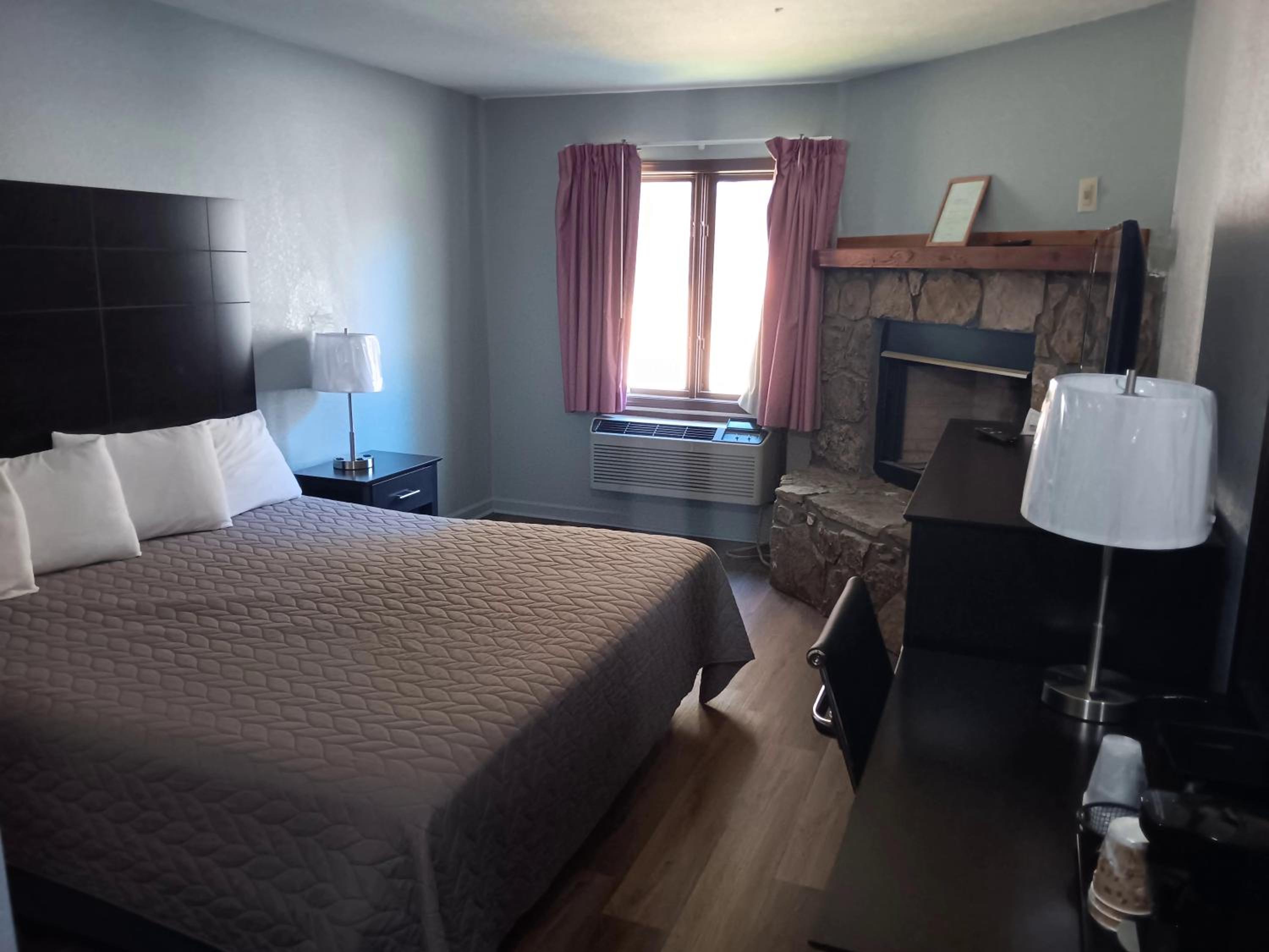 King Room - Non-Smoking photo 2
