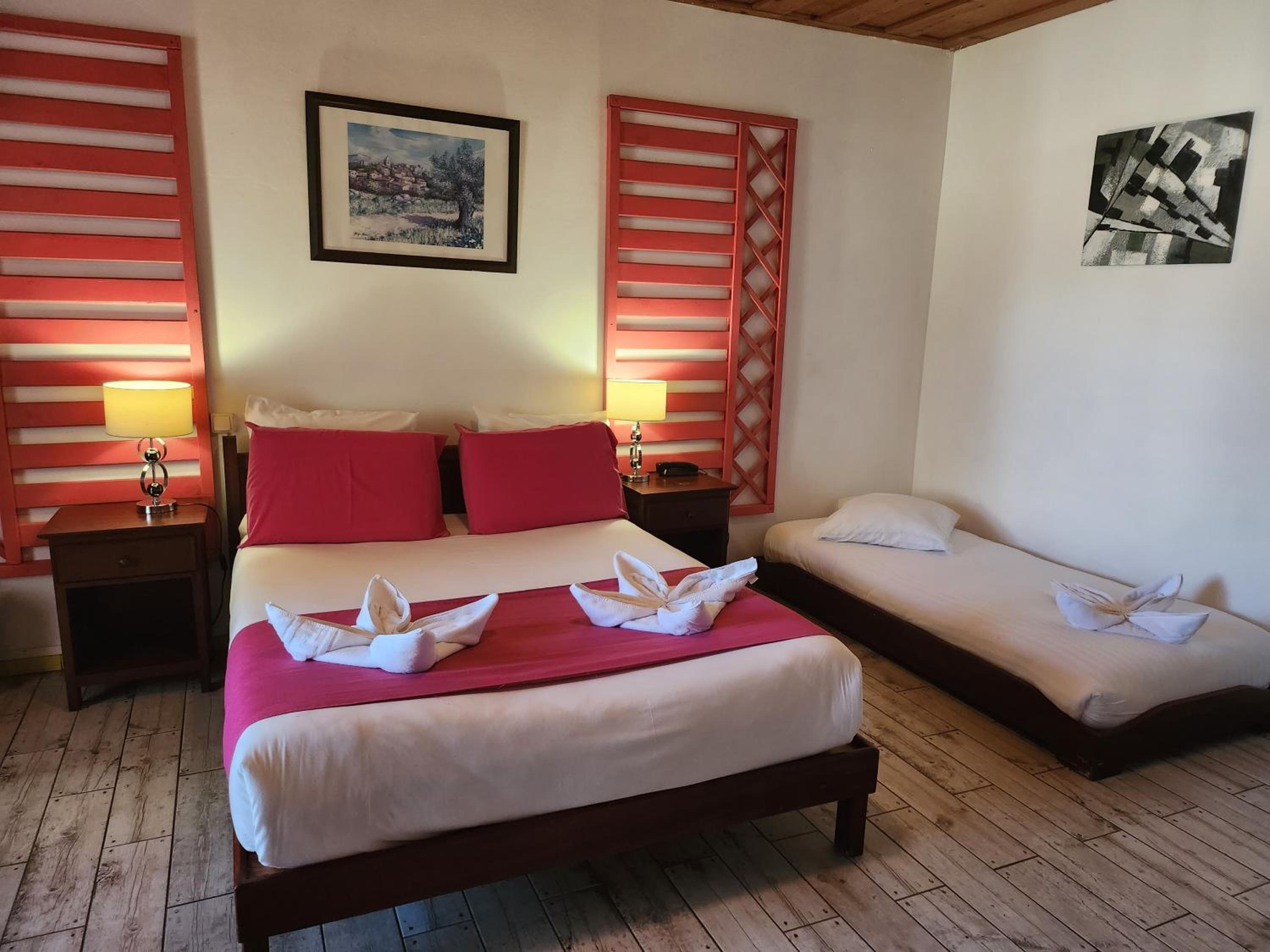 Chambre quadruple, rdc, terrasse