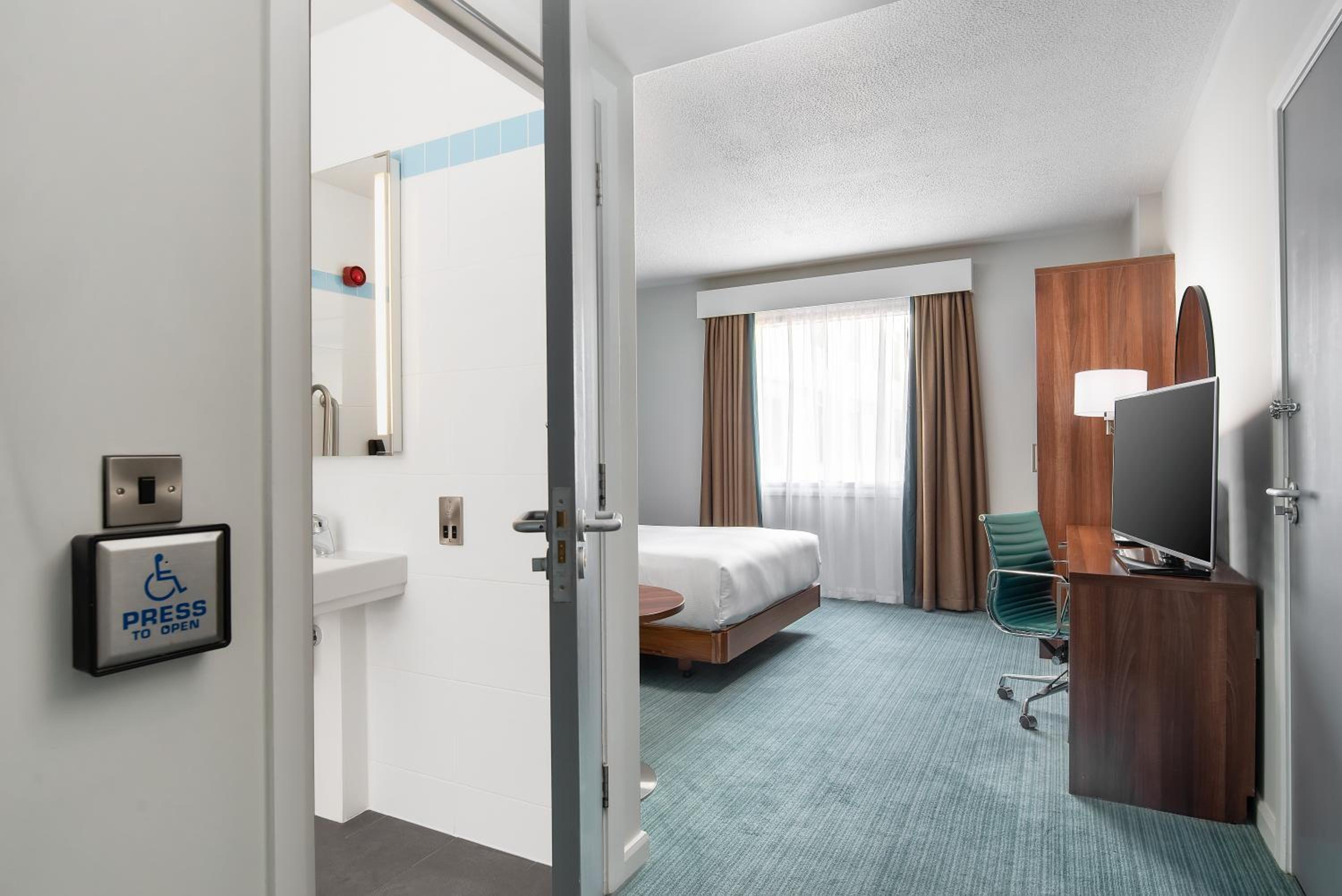 Queen Room - Accessible - Photo 1