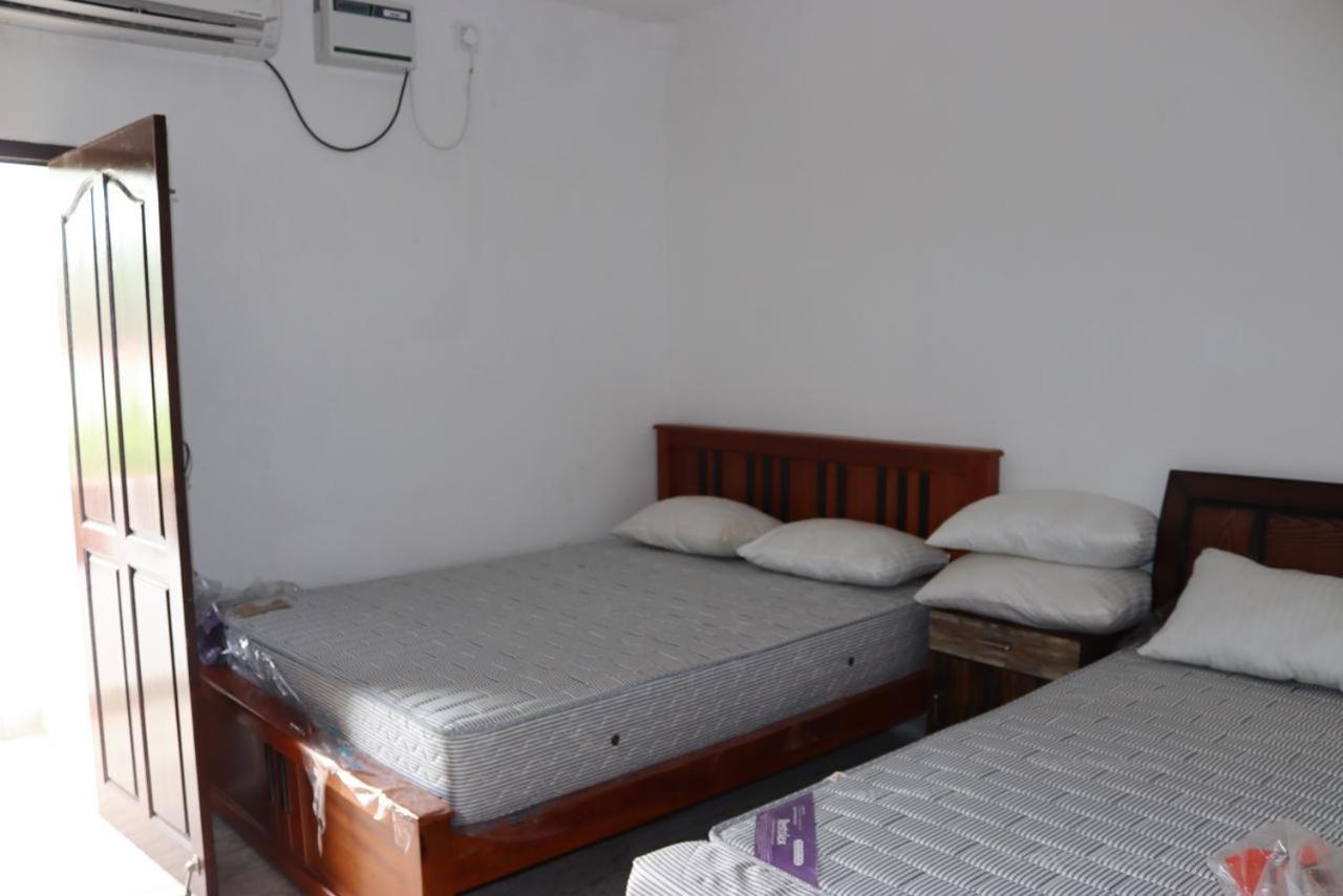 Five-Bedroom House photo 1