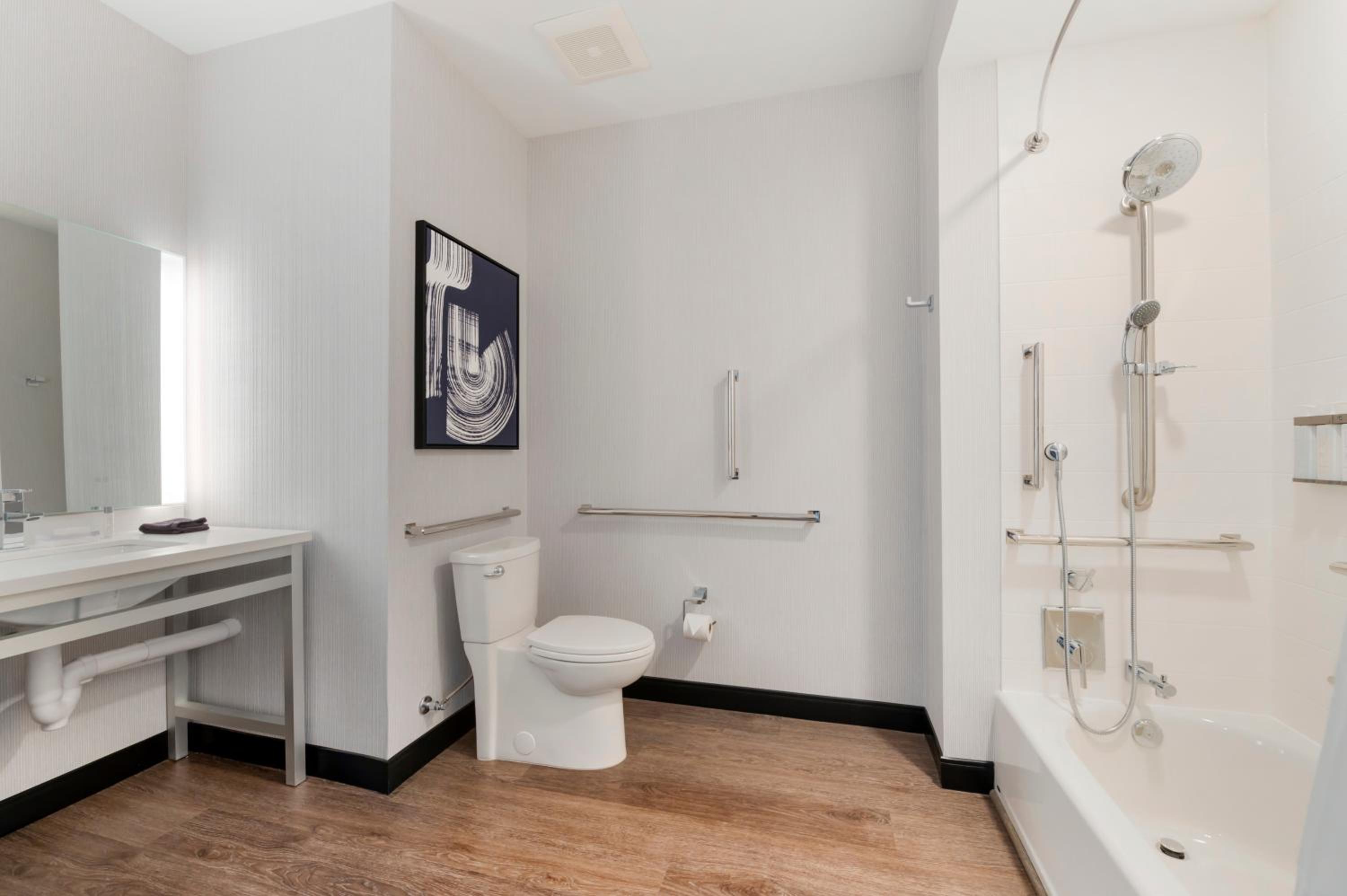 King Room - Accessible/Non Smoking - Photo 2
