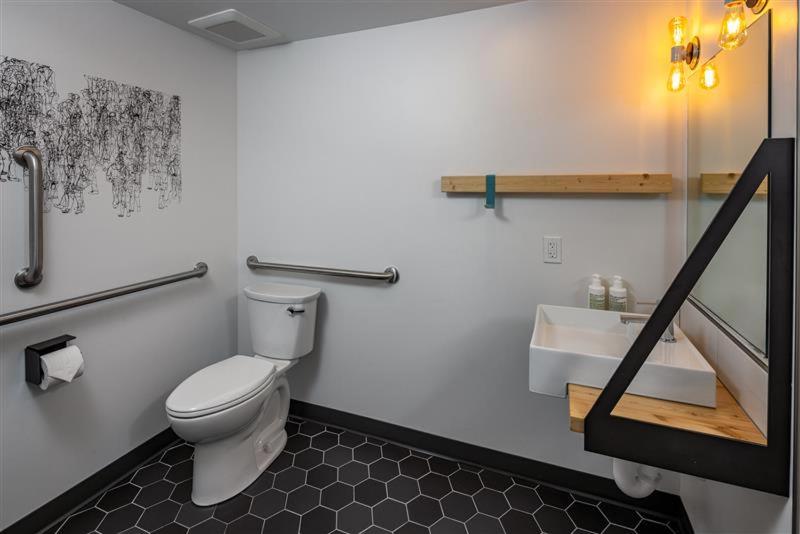 King Room - Disability Access - Photo 3