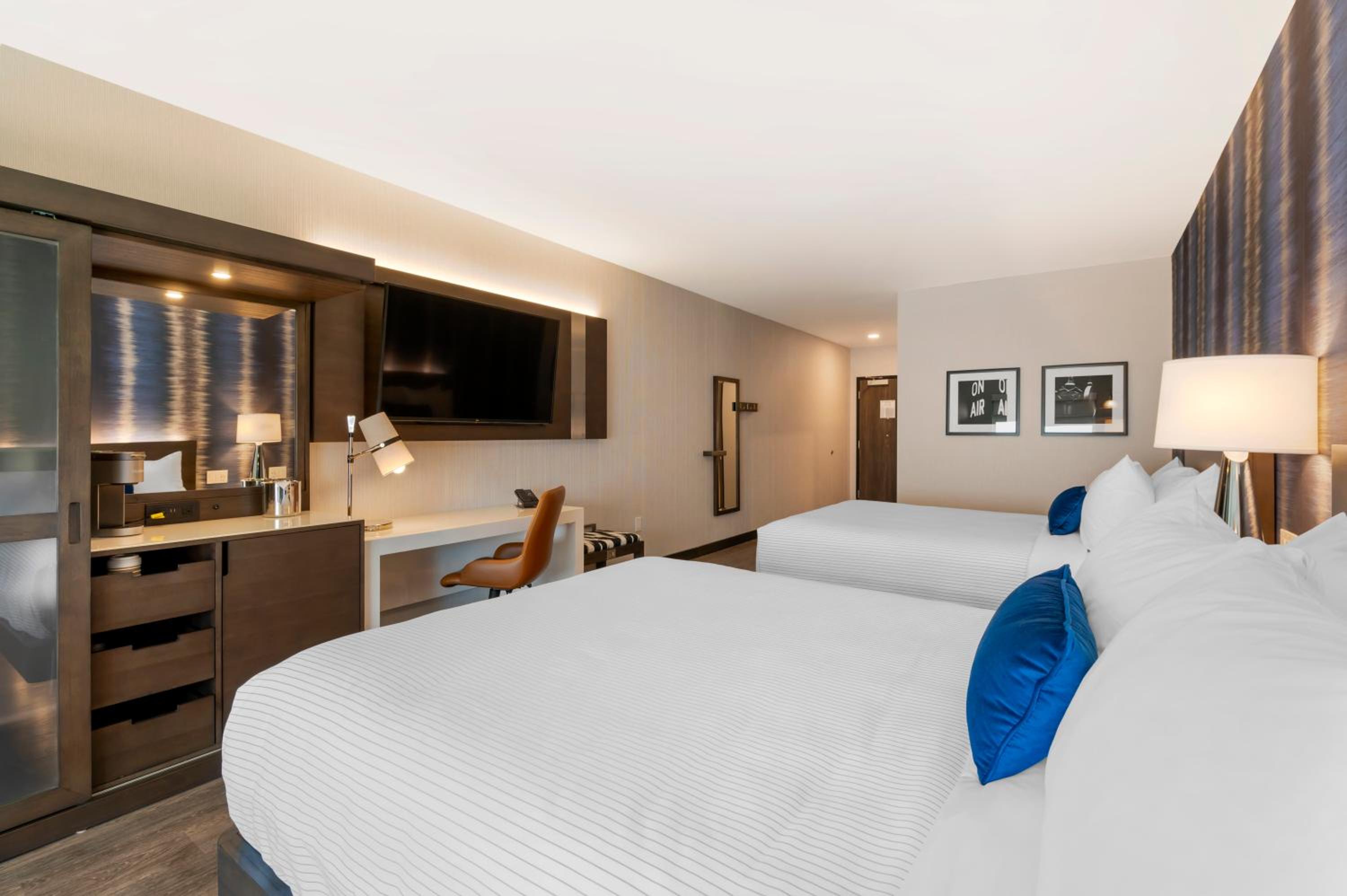 Queen Room with Two Queen Beds - Accessible/Non Smoking - Photo 2