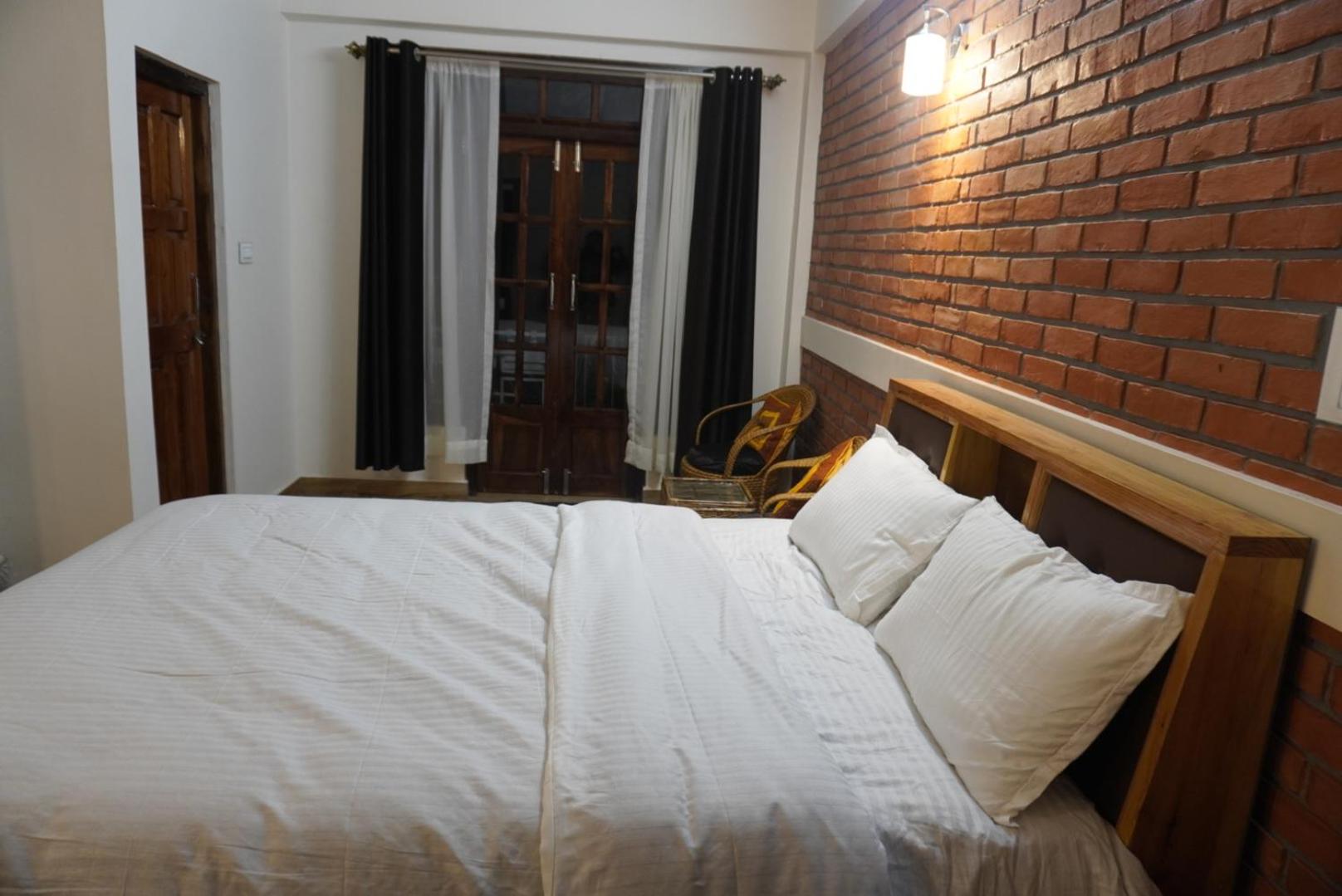 Queen Room with Balcony photo 2
