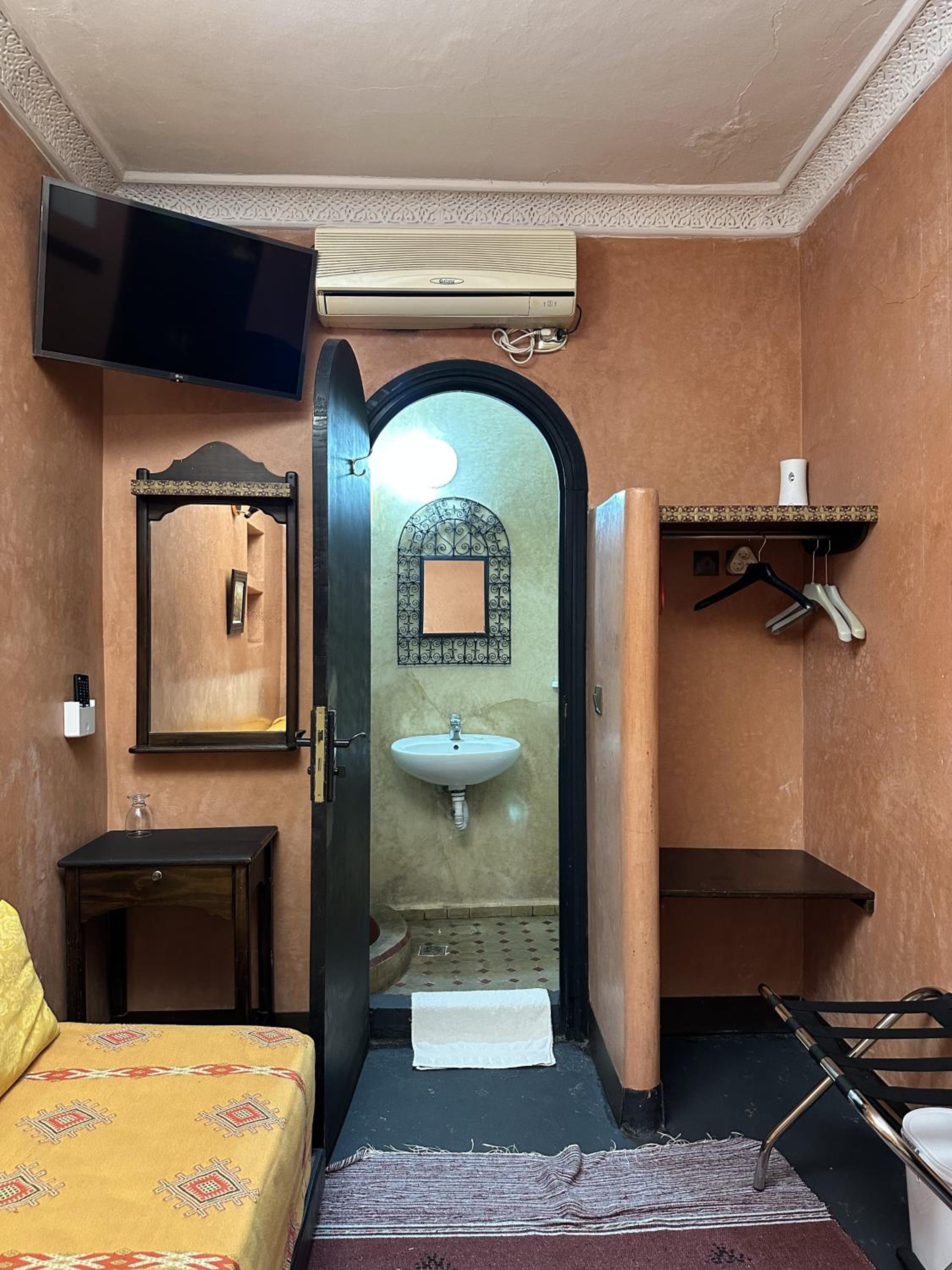 Twin Room - Photo 1