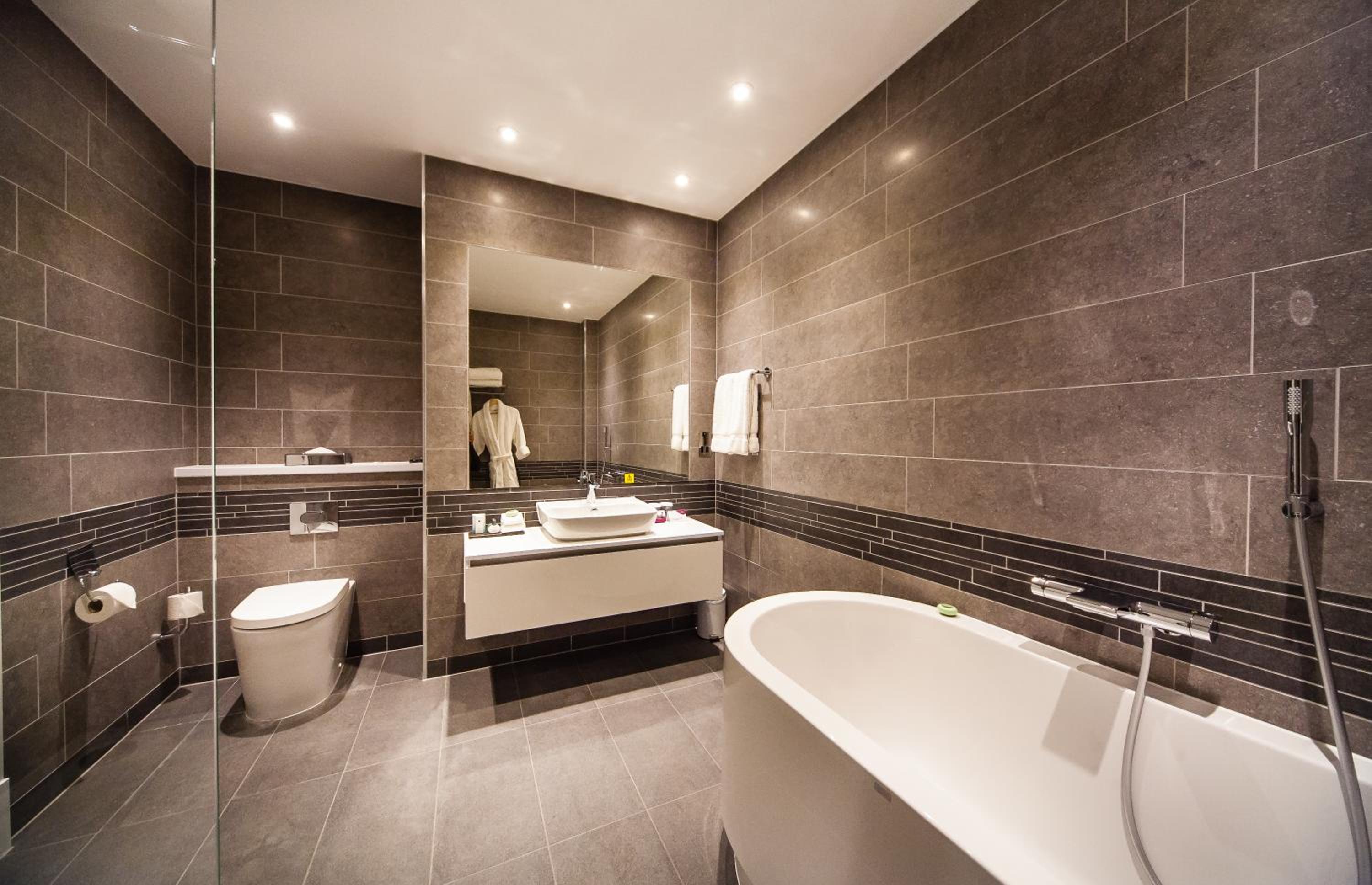 Standard Queen Room with Sofa Bed and Lounge Access - Photo 6