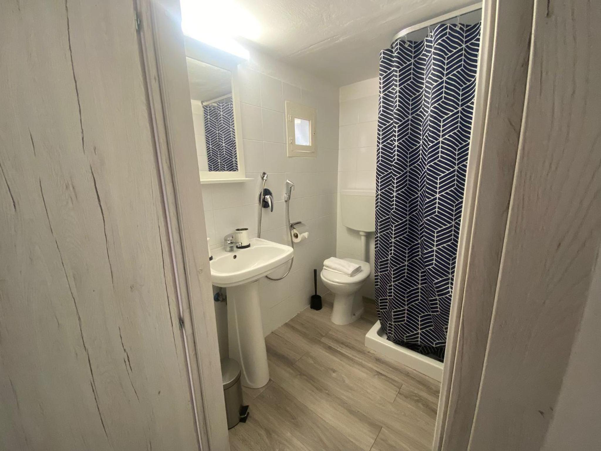 One-Bedroom Apartment - Photo 3