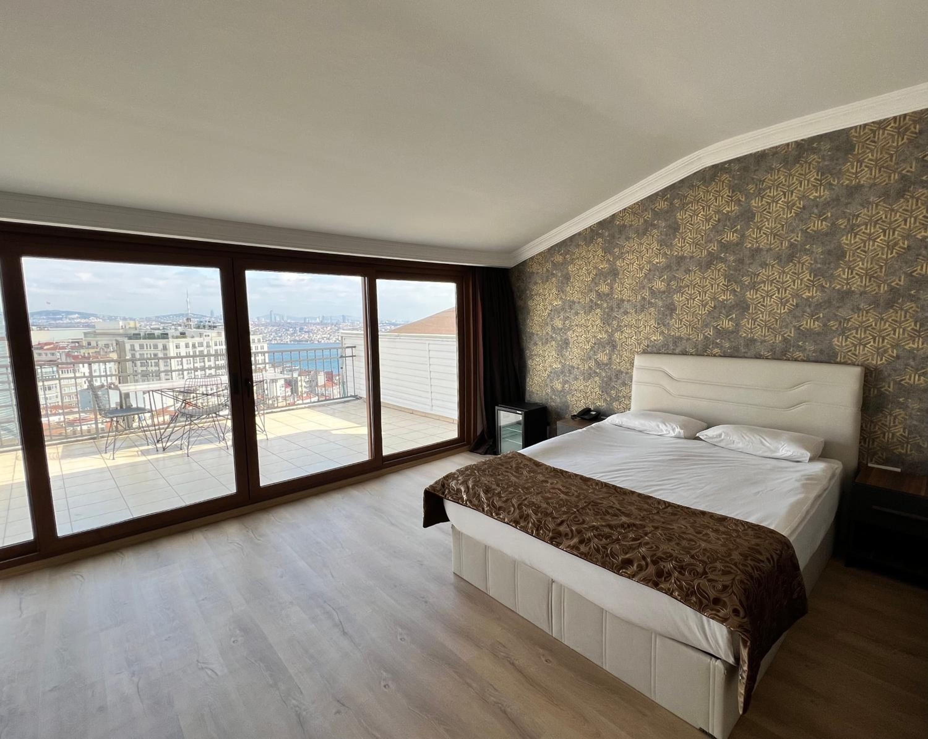 Triple Room with Terrace photo 1