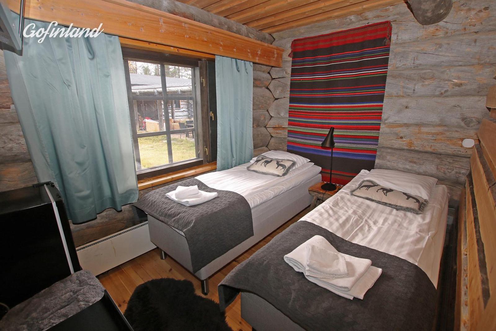 Economy Twin Room with Shared Bathroom