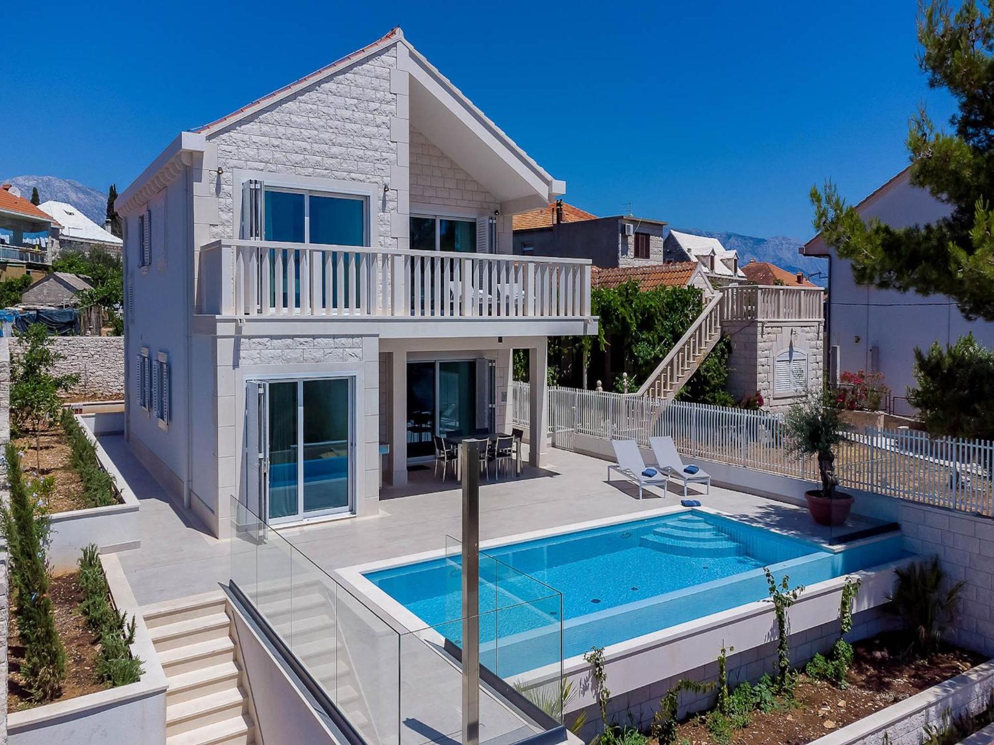 Three-Bedroom Villa photo 2