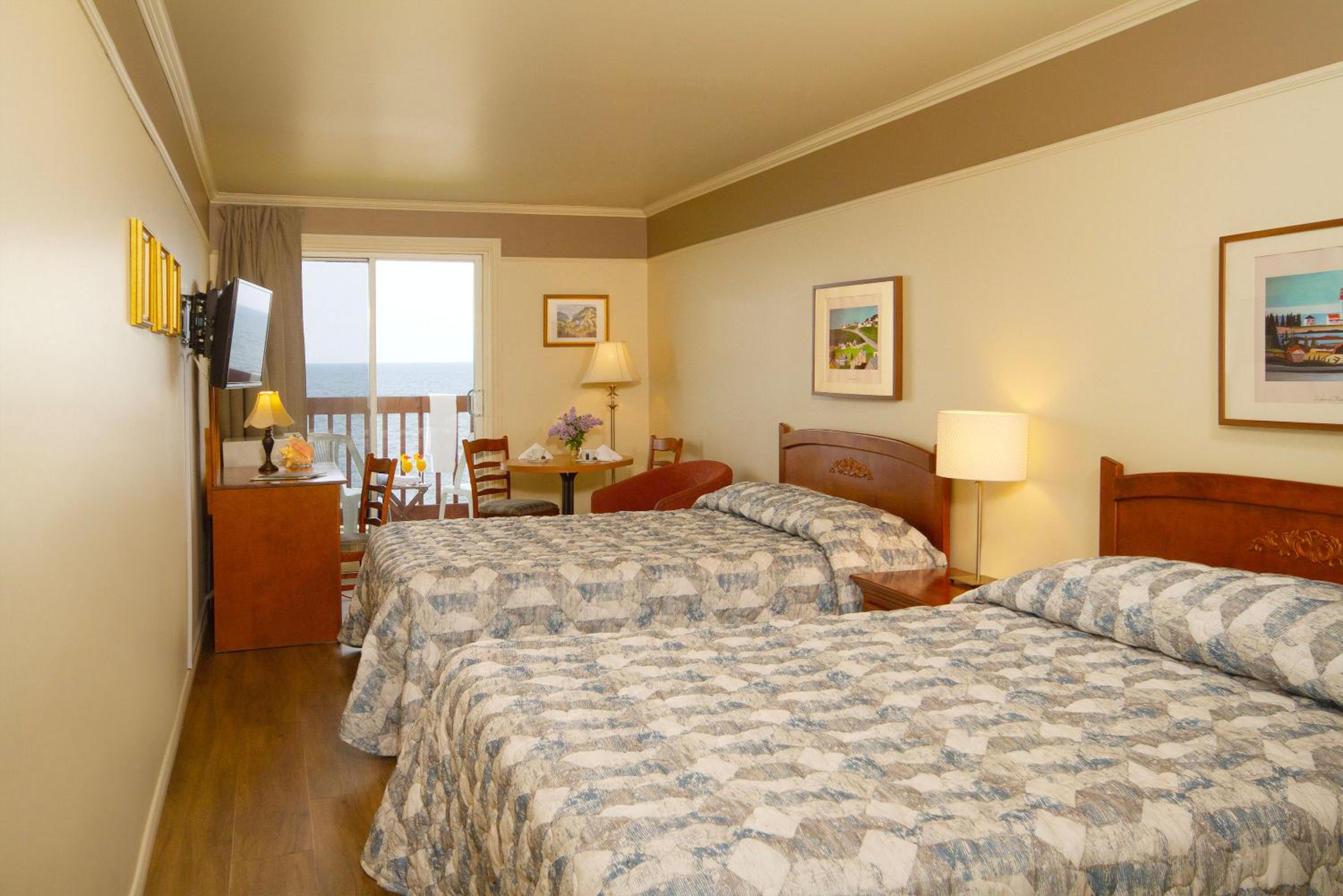Queen Room with 2 Queen Beds with Sea View - Second Floor - East Pavilion