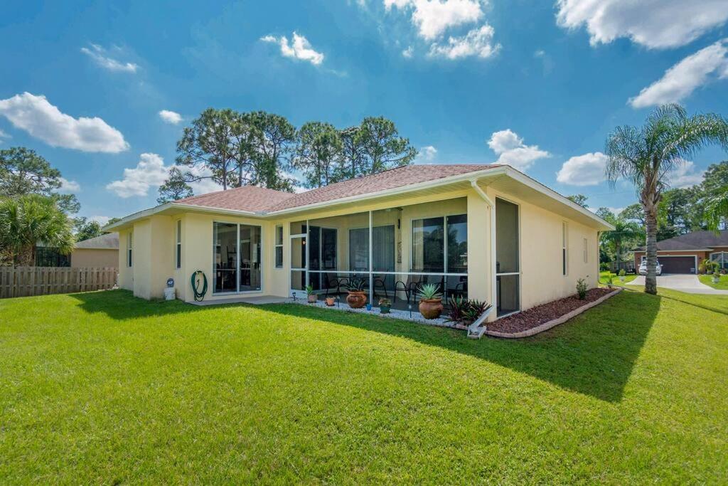 Three-Bedroom House photo 2