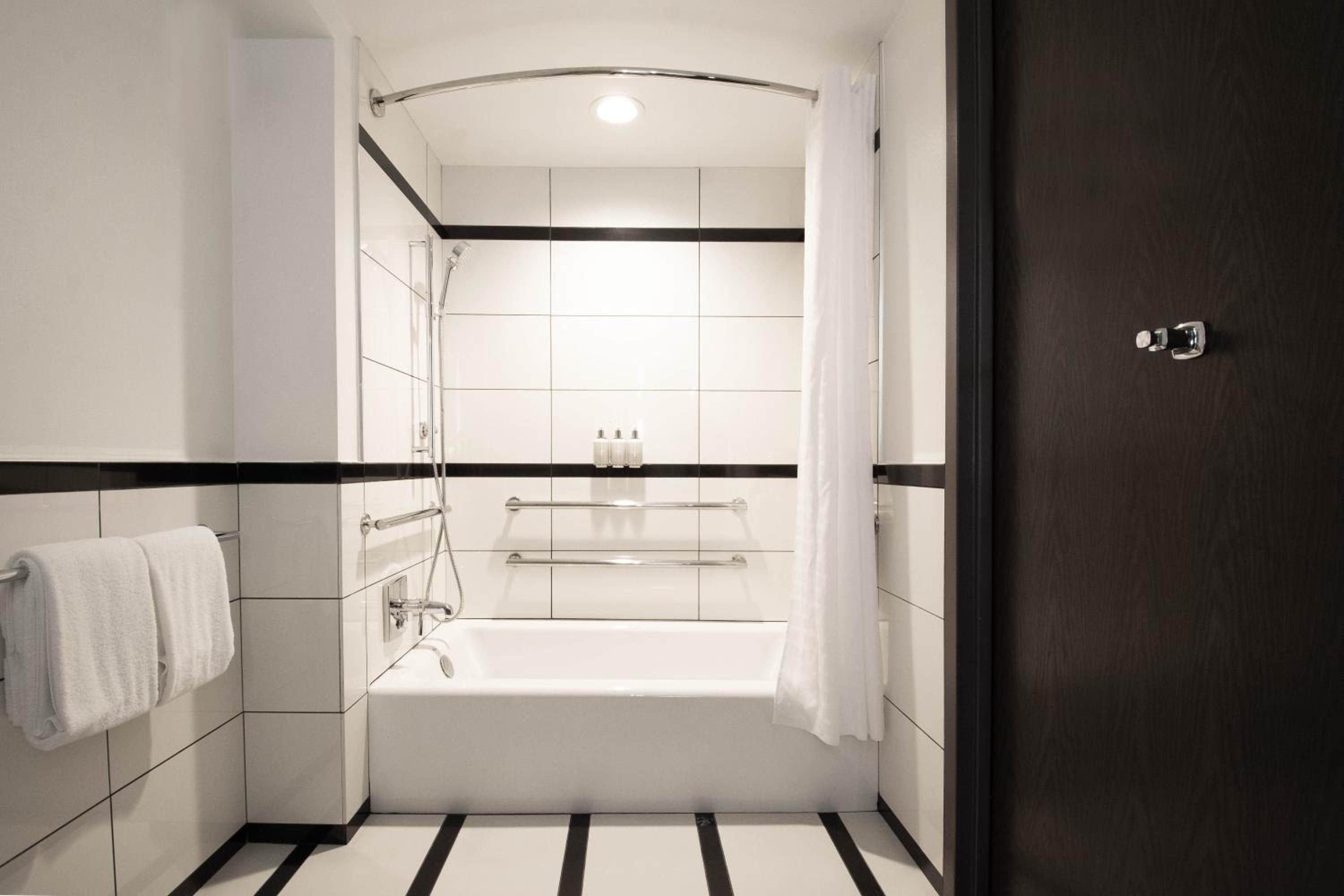 King Room with Roll-In Shower - Disability Access photo 1