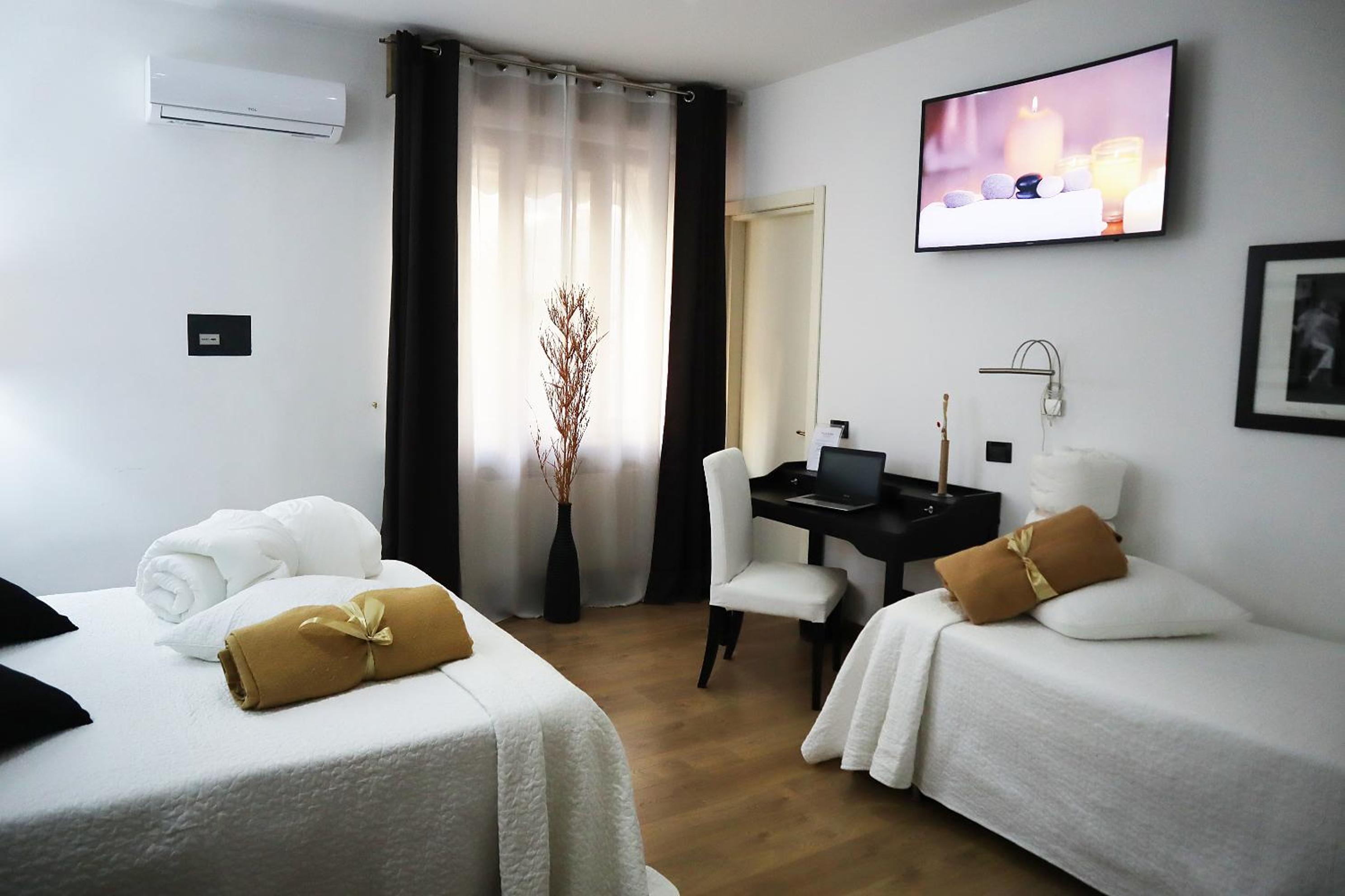 Superior Triple Room - Photo 9