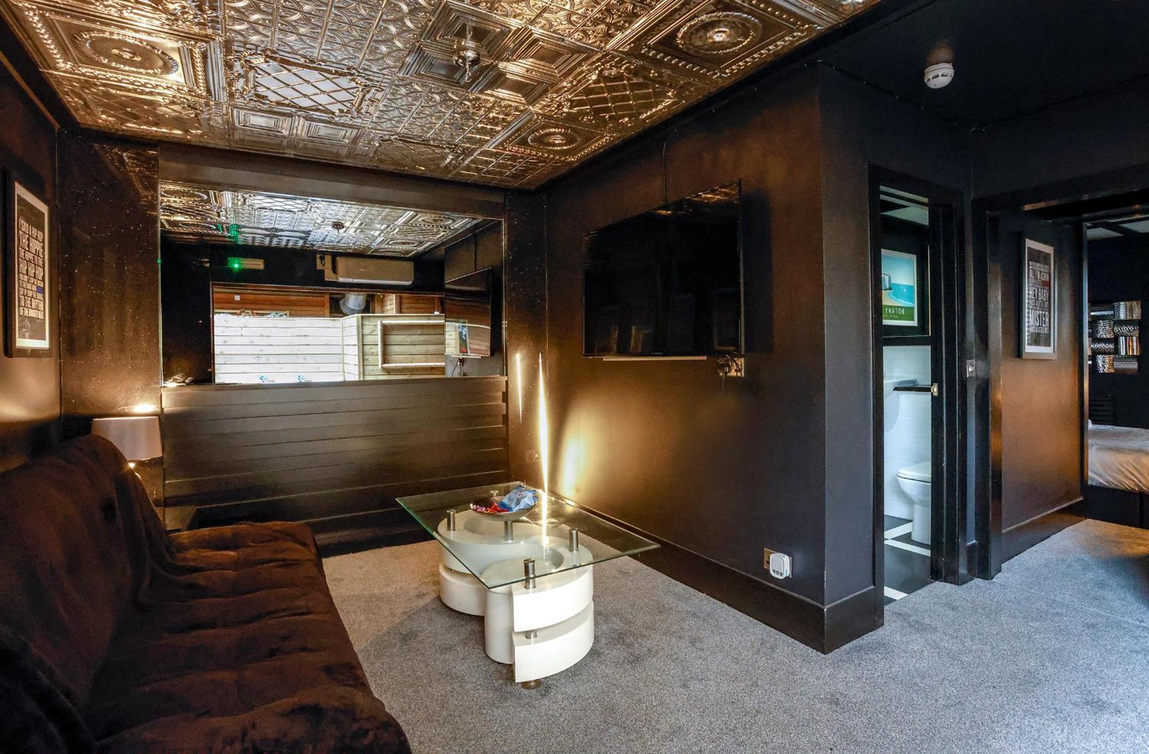Queen Suite photo 3