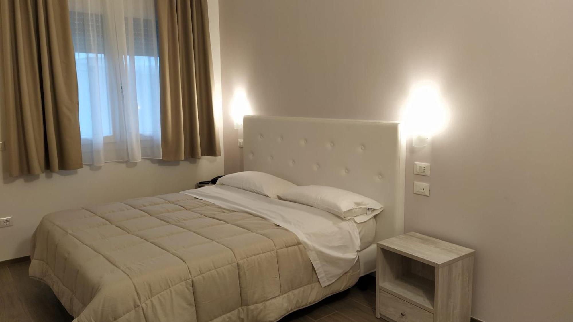 Large Double or Twin Room photo 3