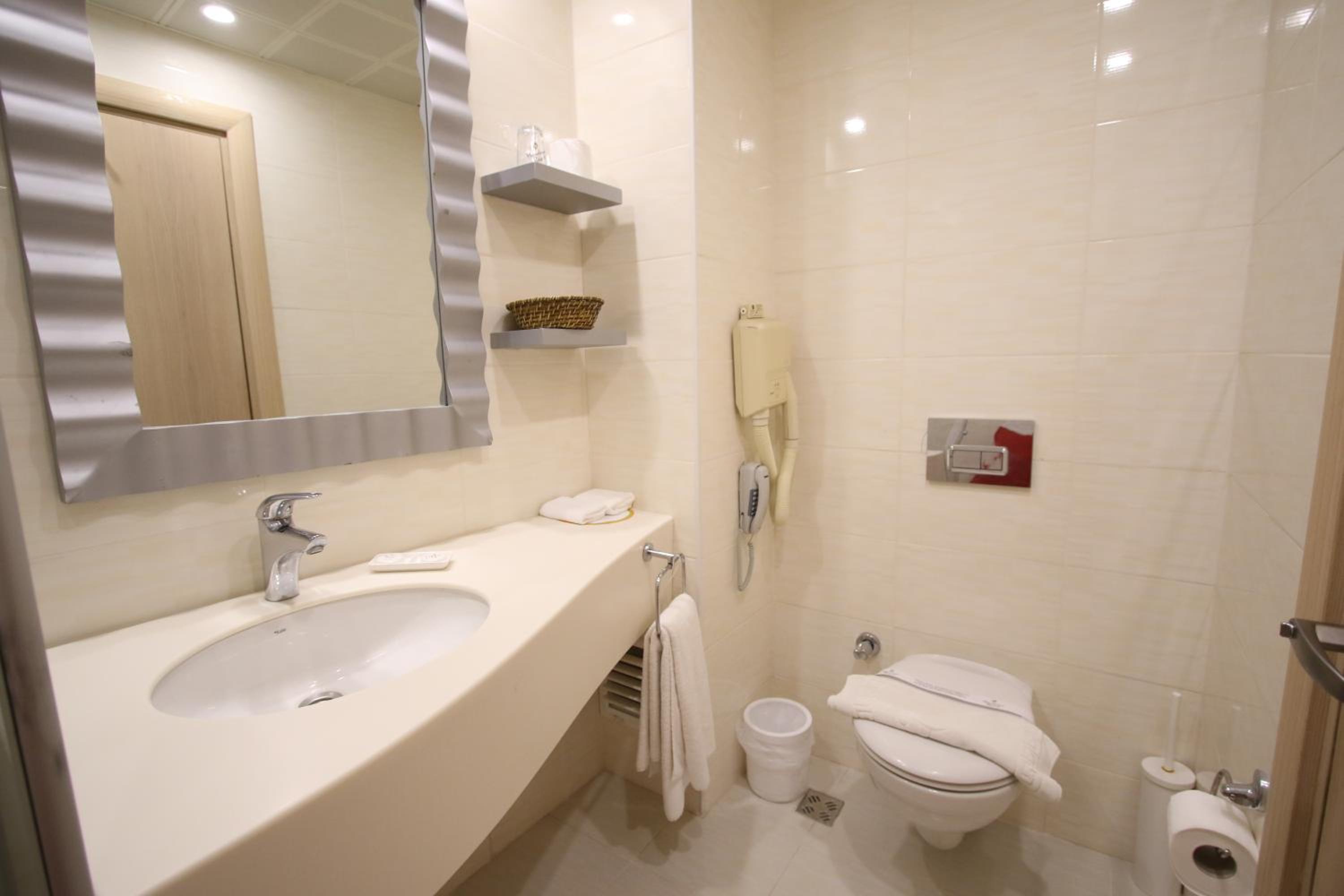 Standard Triple Room - Photo 9