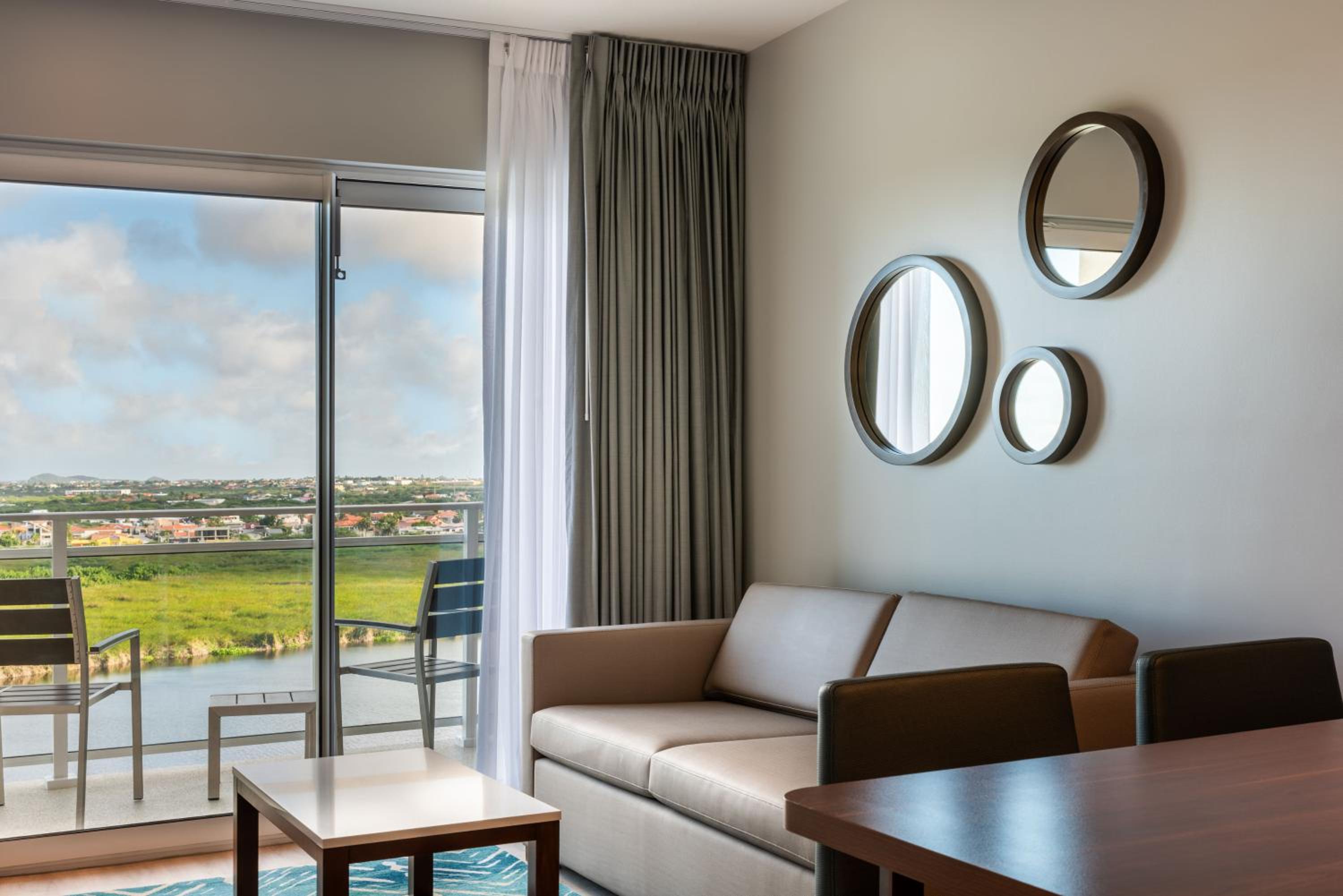One-Bedroom Queen Suite with Sunrise View