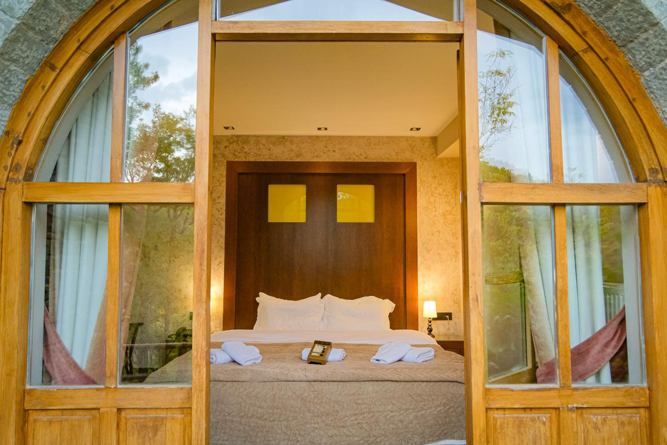 King Suite with Spa Bath - Photo 3