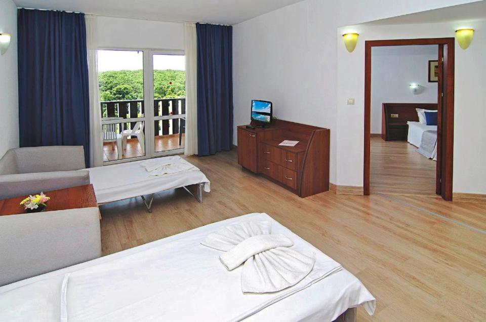 Junior Suite (2 Adults) photo 3