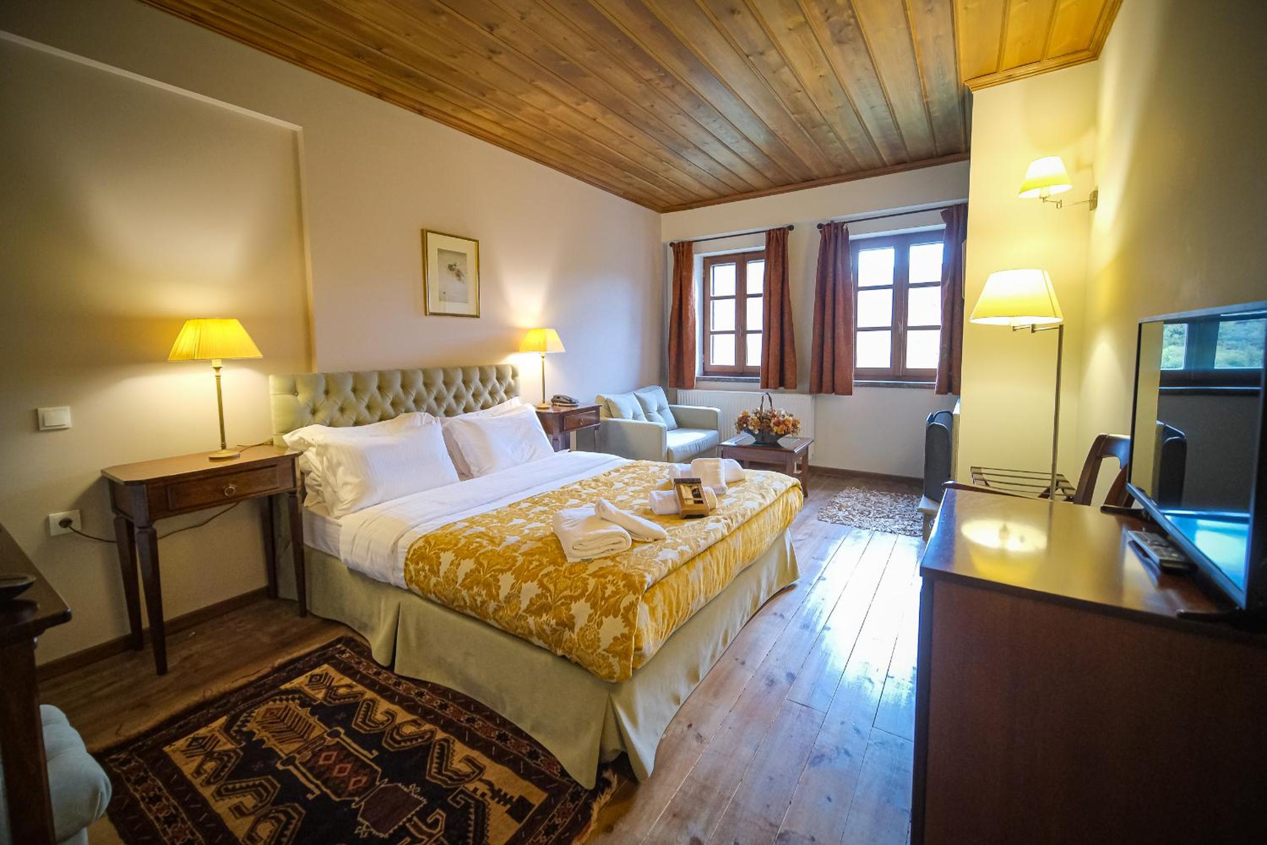 Deluxe Junior Suite - Photo 4
