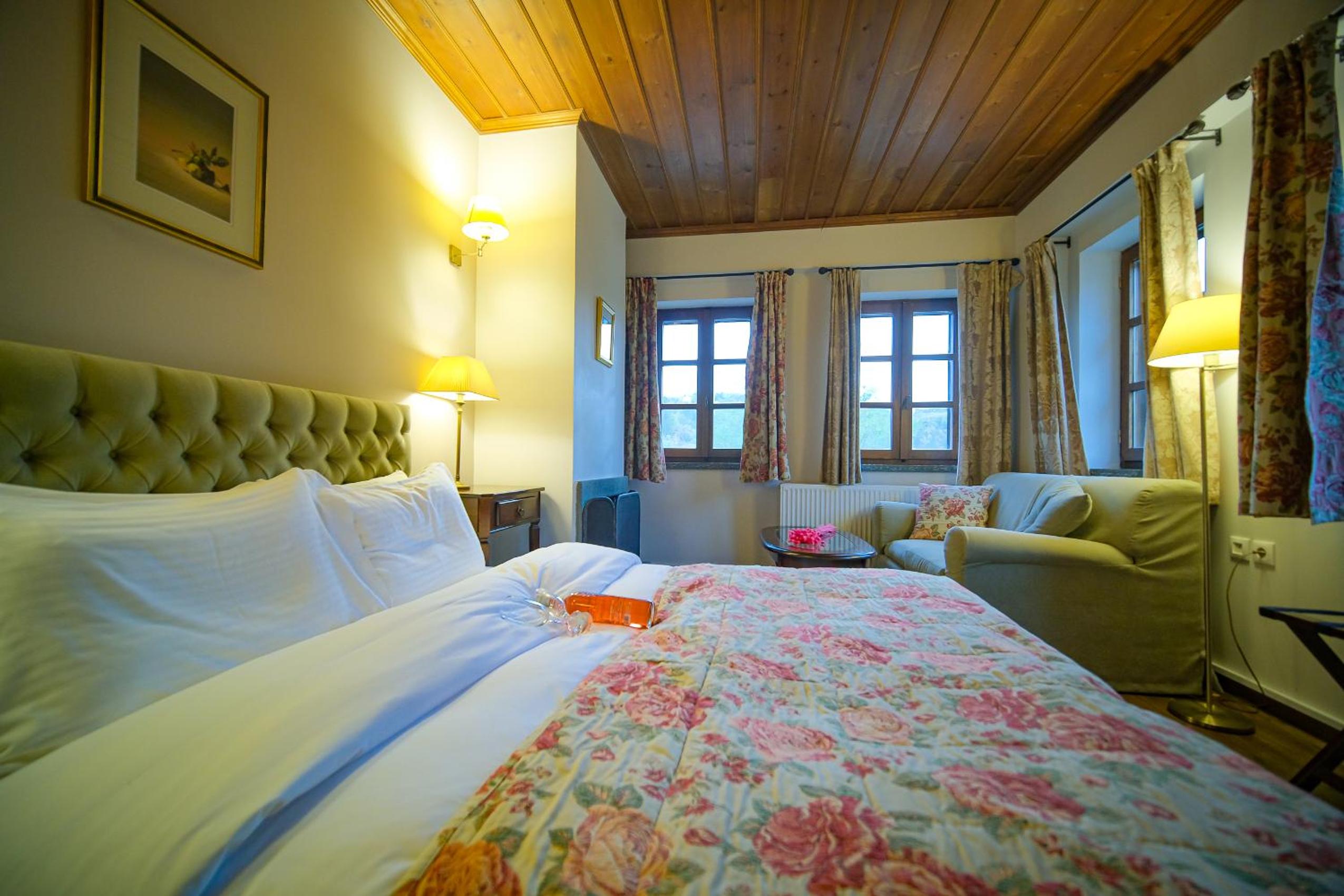 Junior Suite with Mountain View - Photo 9