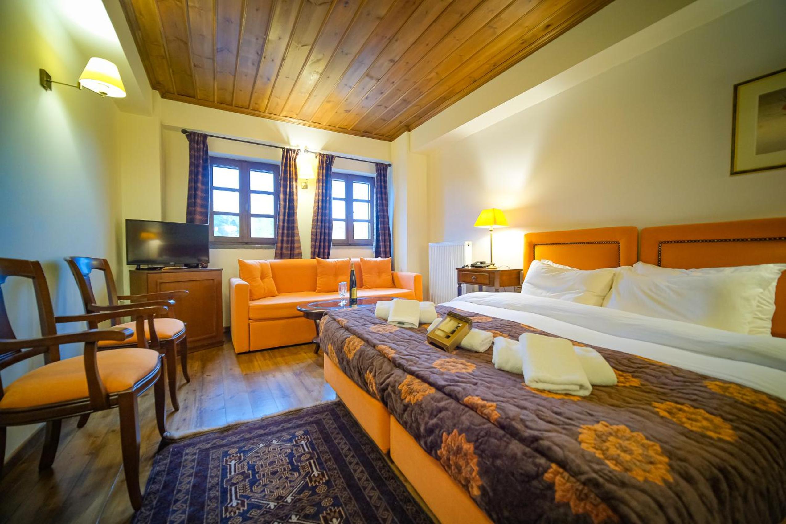 Deluxe Junior Suite - Photo 6