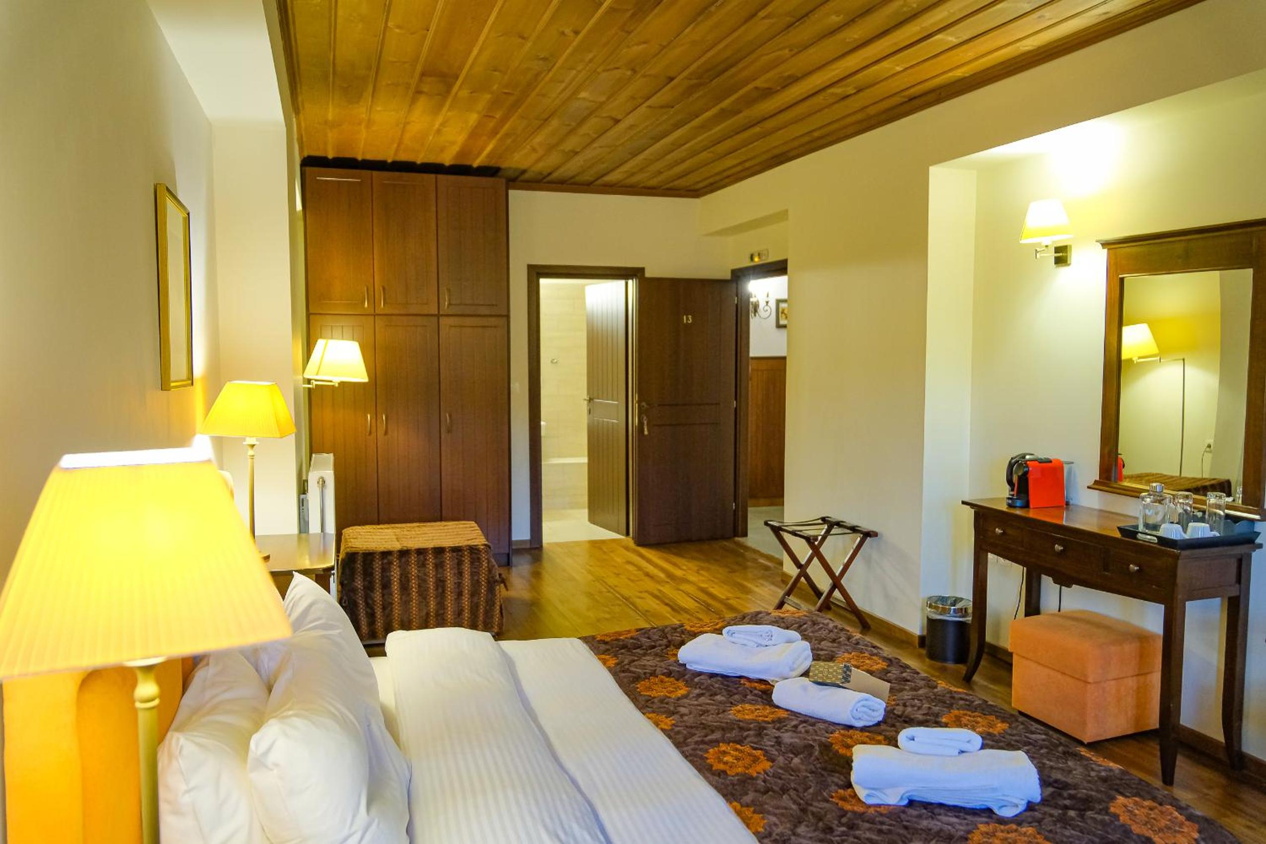 Deluxe Junior Suite - Photo 8
