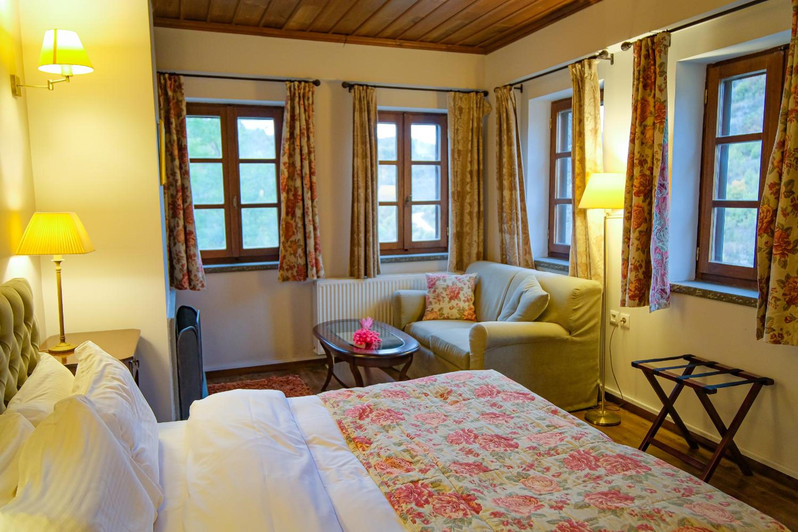 Junior Suite with Mountain View - Photo 22