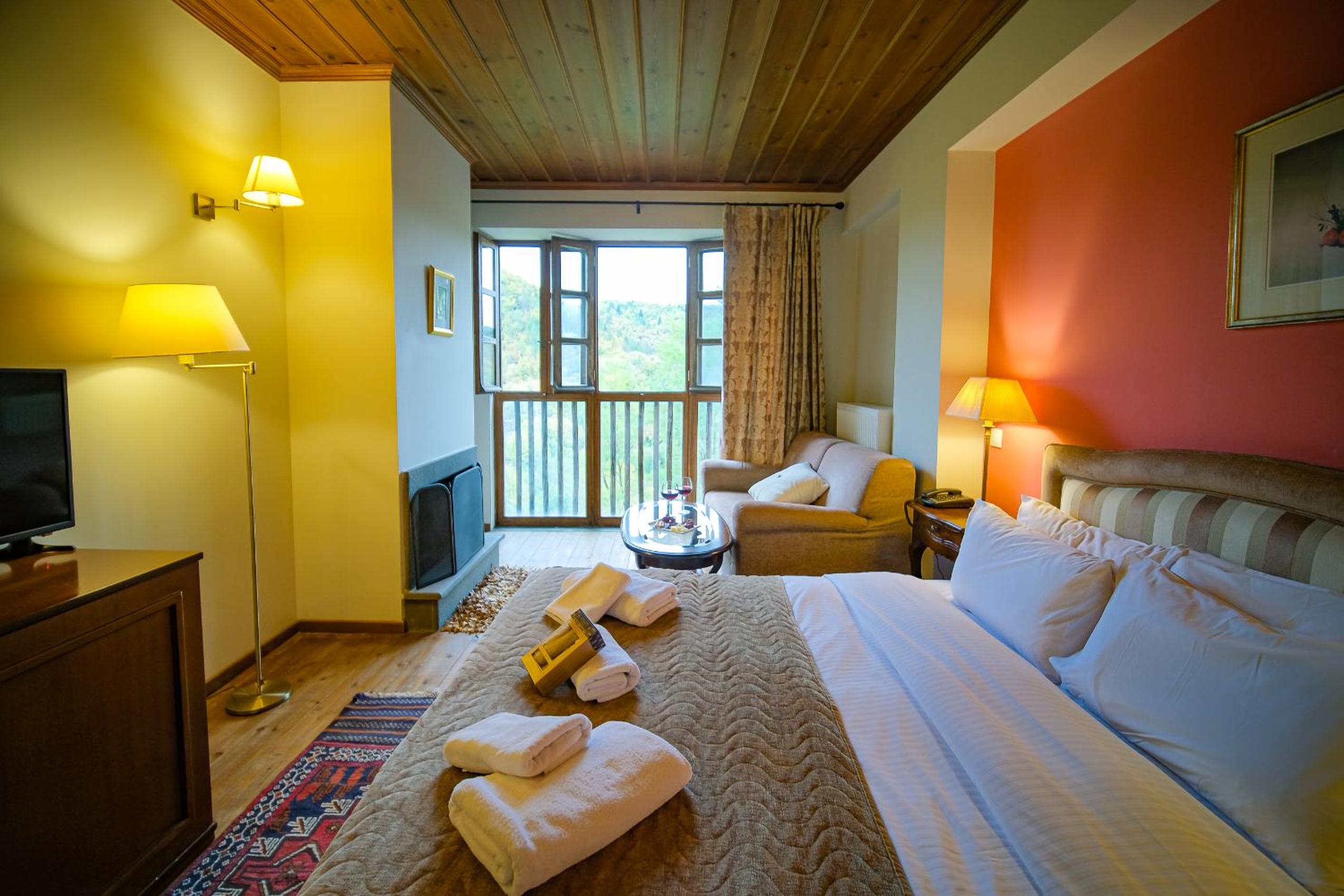 Suite with Mountain View - Photo 3