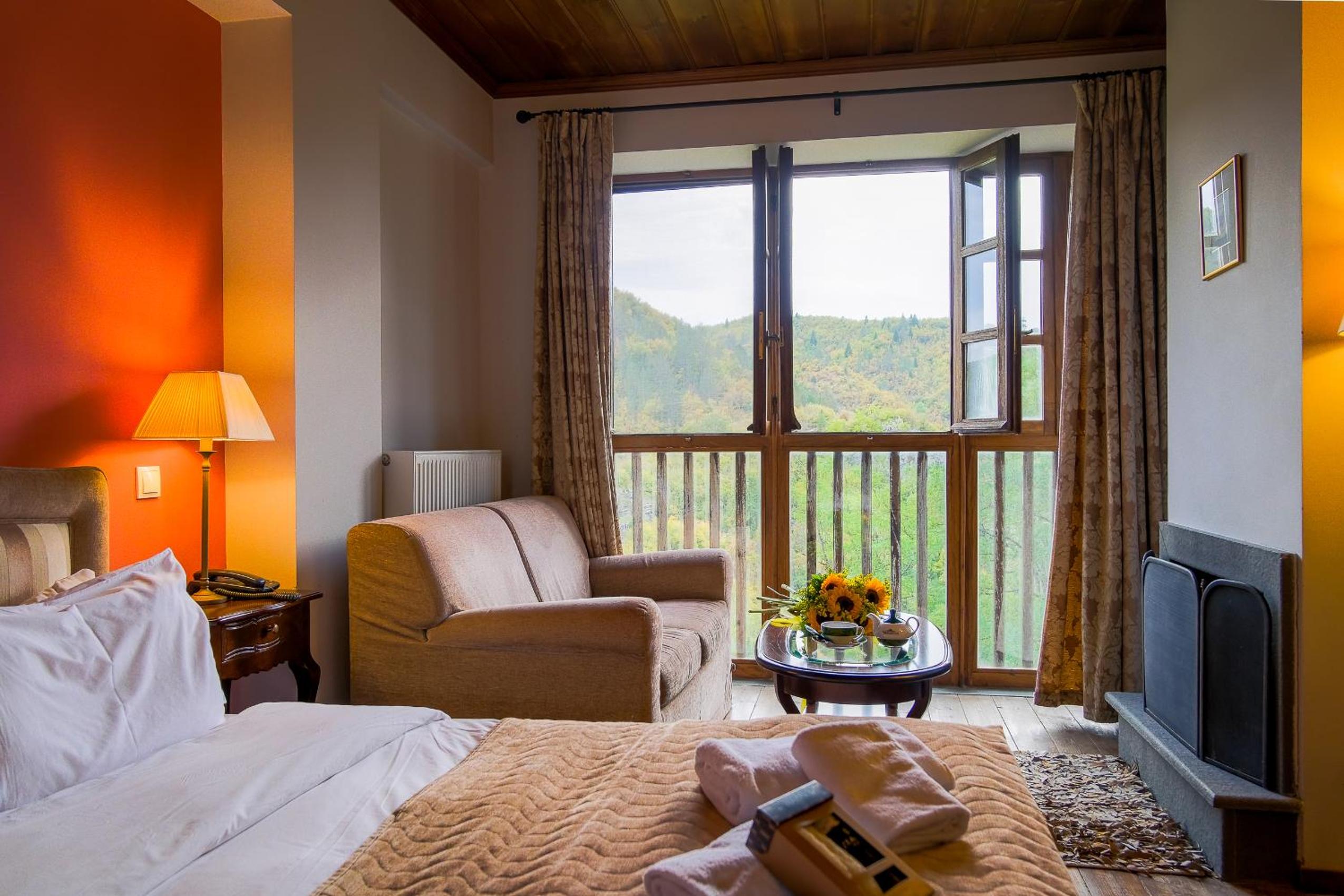 Suite with Mountain View - Photo 8